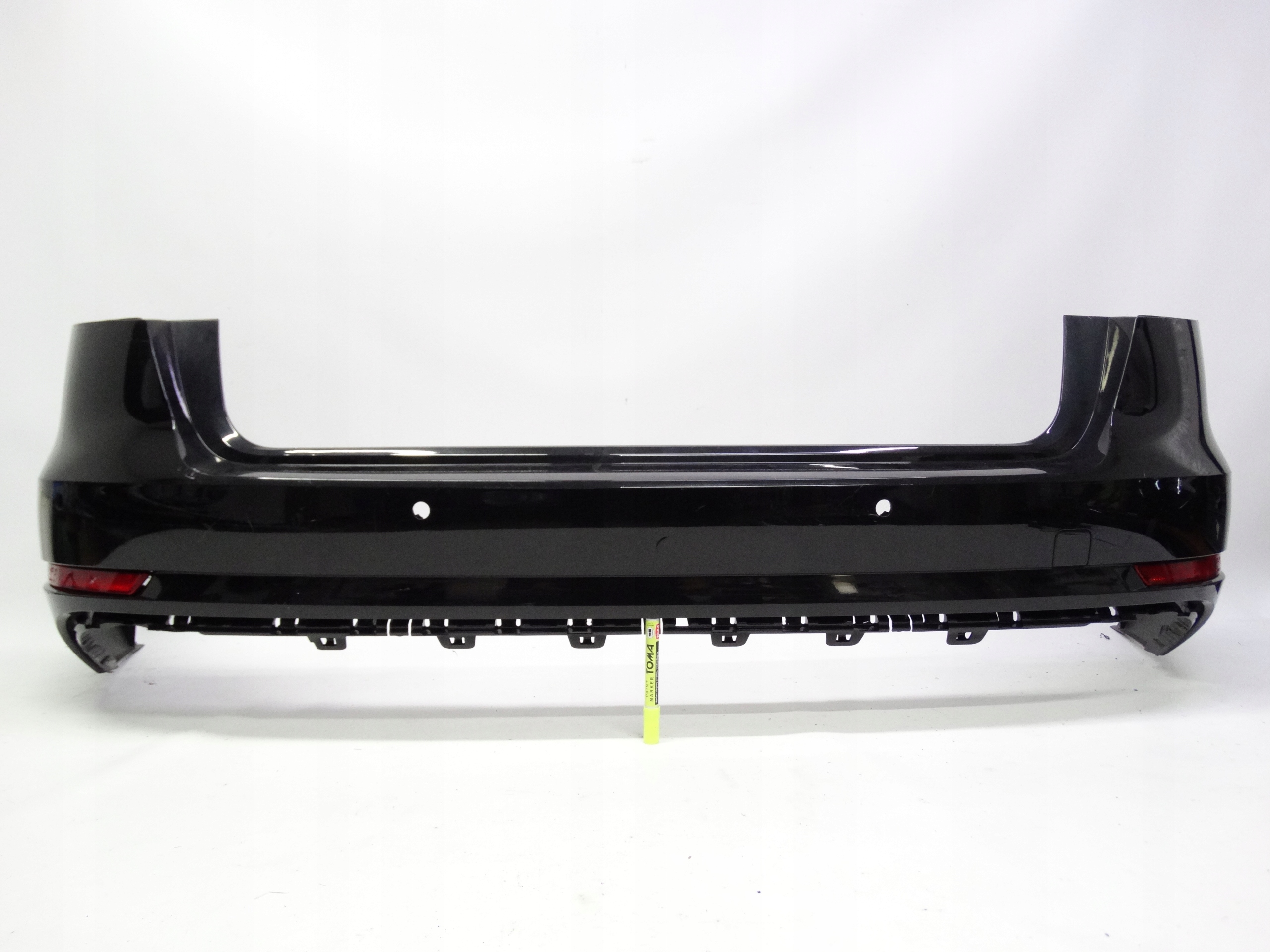 Second image of Audi A4 B9 Kombi Avant 2015-2019 zderzak tylny 8W9807511J oryginalny