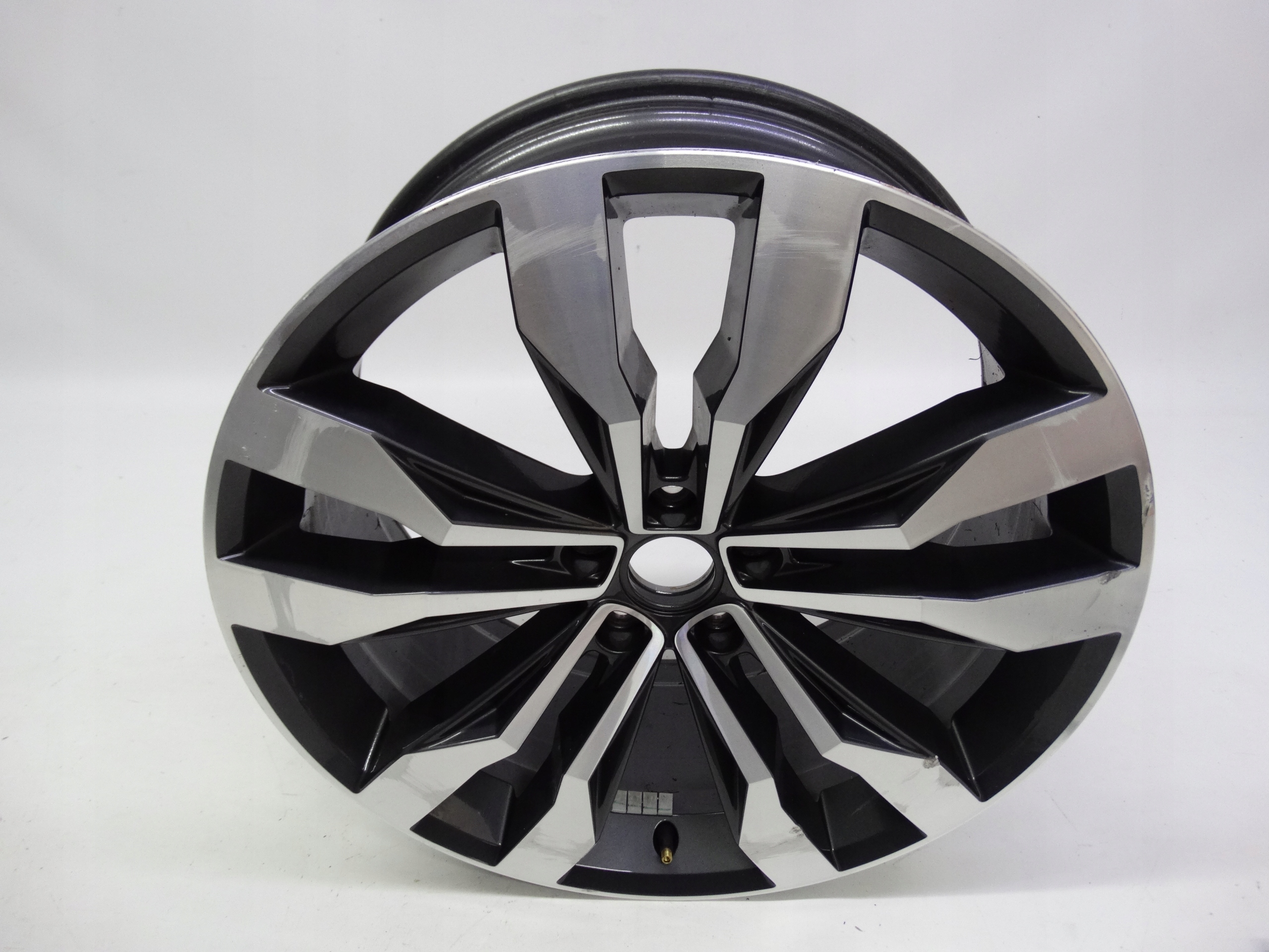 Second image of VW Tiguan II Allspace 5NN felga 20 cali 5NN601025Q oryginalna