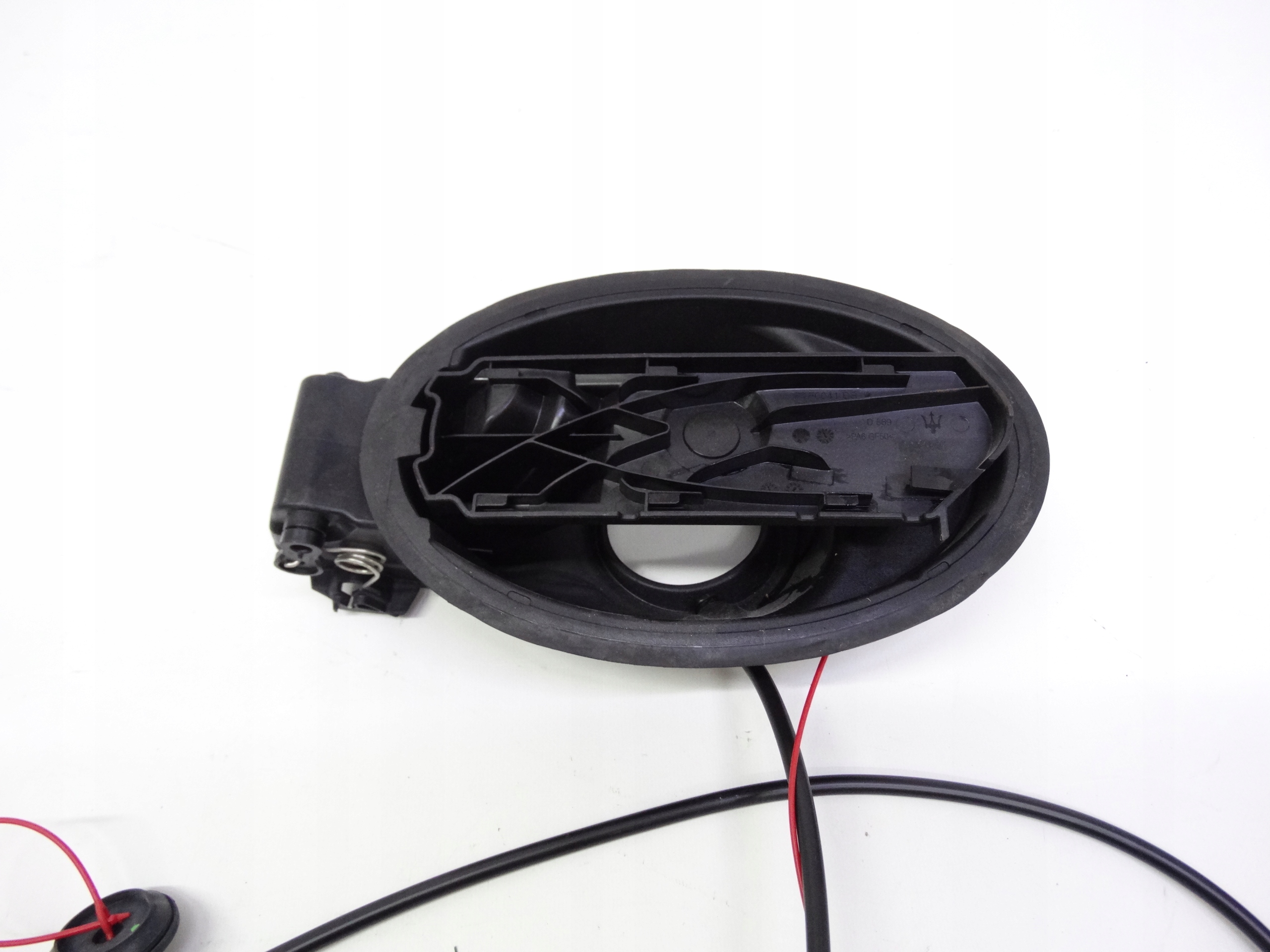 Second image of Maserati Levante M161 2016-2024 klapka wlewu paliwa FTF0031DS oryginalna