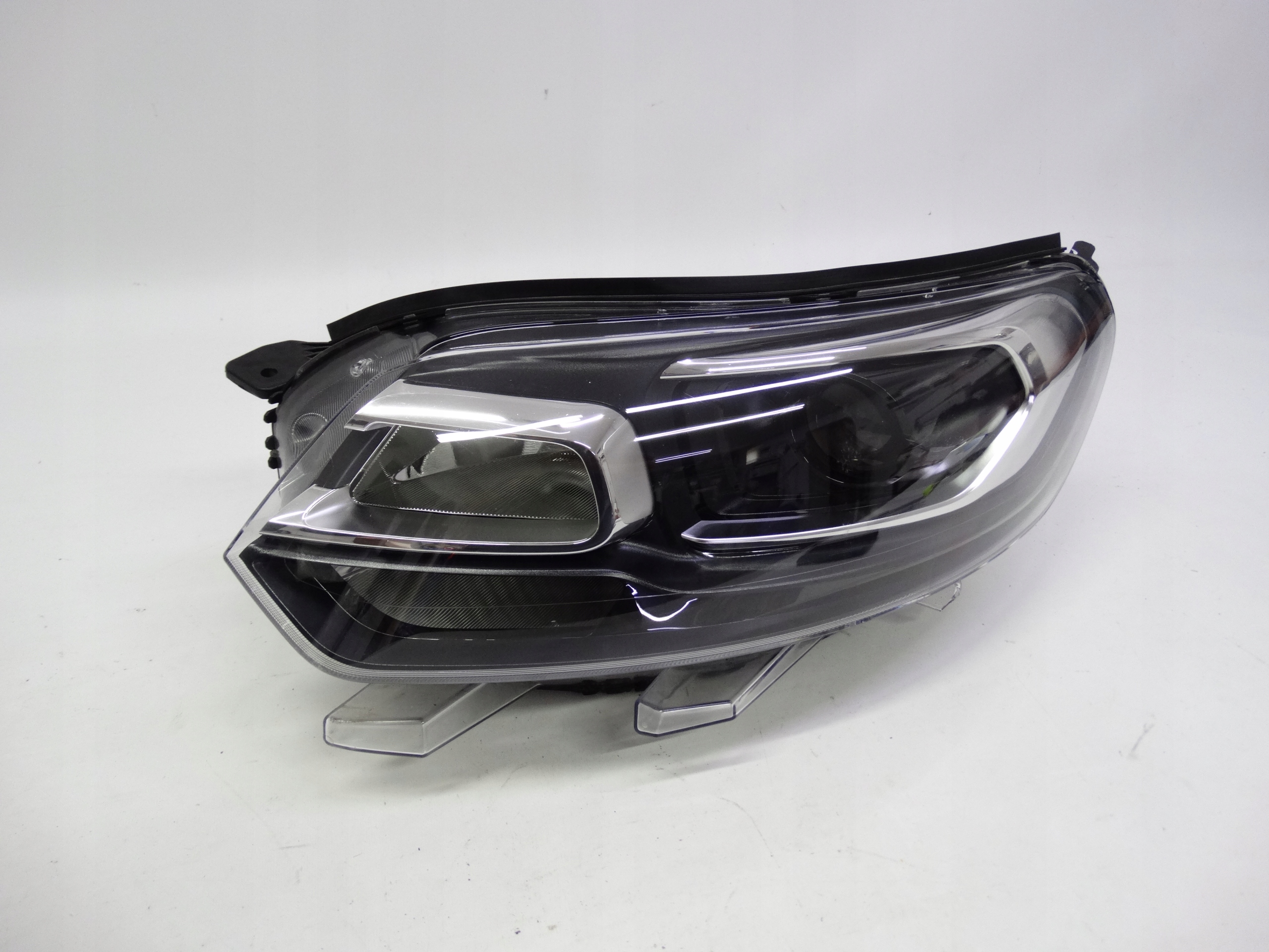 Second image of Citroen Jumpy III 16-23 lampa lewa Xenon 9808569080 oryginalna
