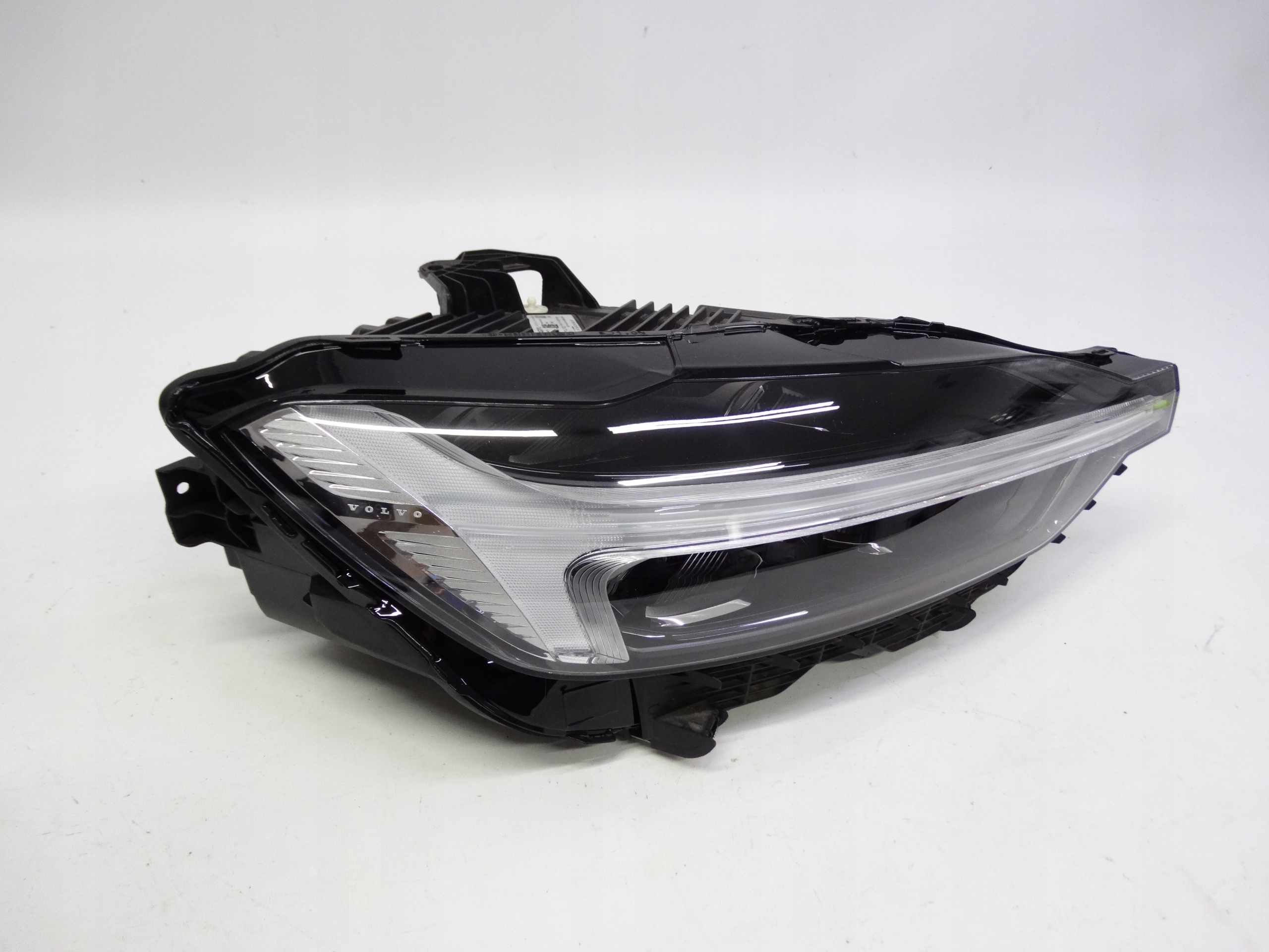 Second image of Volvo XC60 II lift 2022+ lampa prawa Full LED 32338977 oryginalna