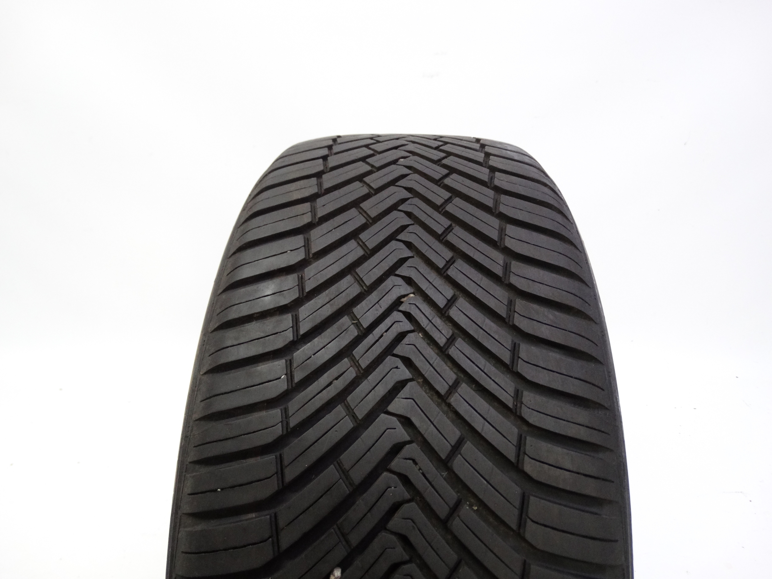 Second image of Continental AllSeasonContact 245/45 R18 96W 7,3mm 2023