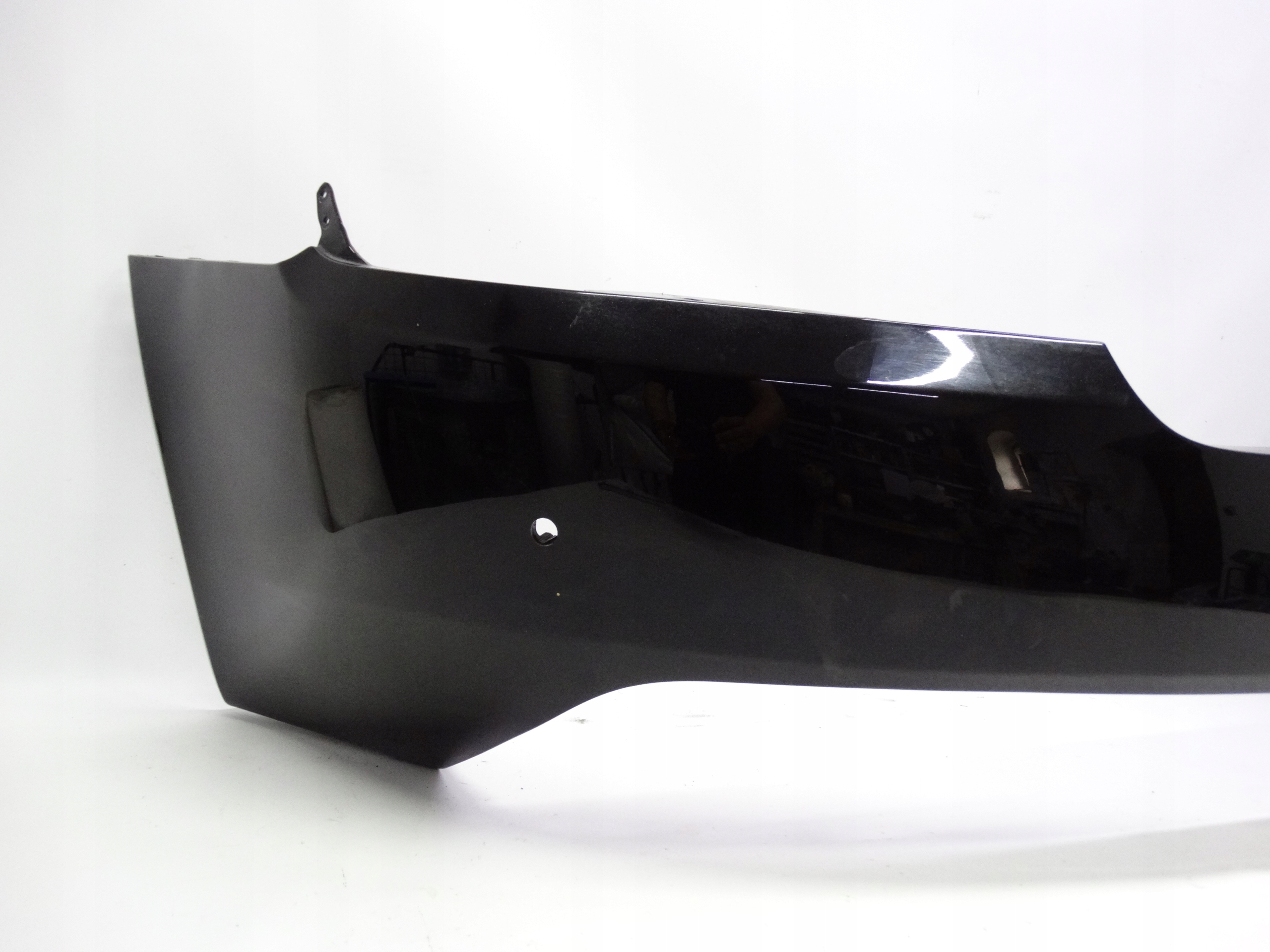 Second image of Aston Martin DBS V12 DB9 Lift Virage zderzak tylny 8D33-17K835-CA oryginał