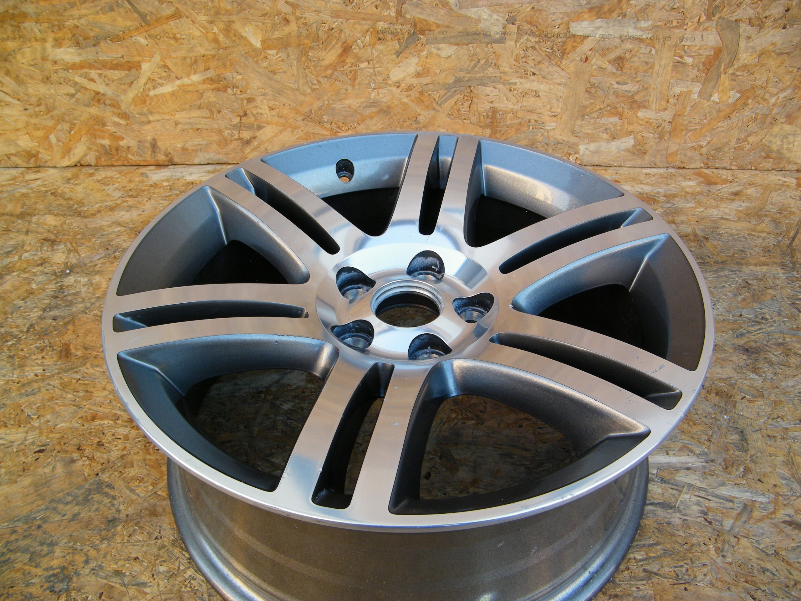 Second image of Dodge Charger felga 18 cali 1LS61TRMAB oryginalna