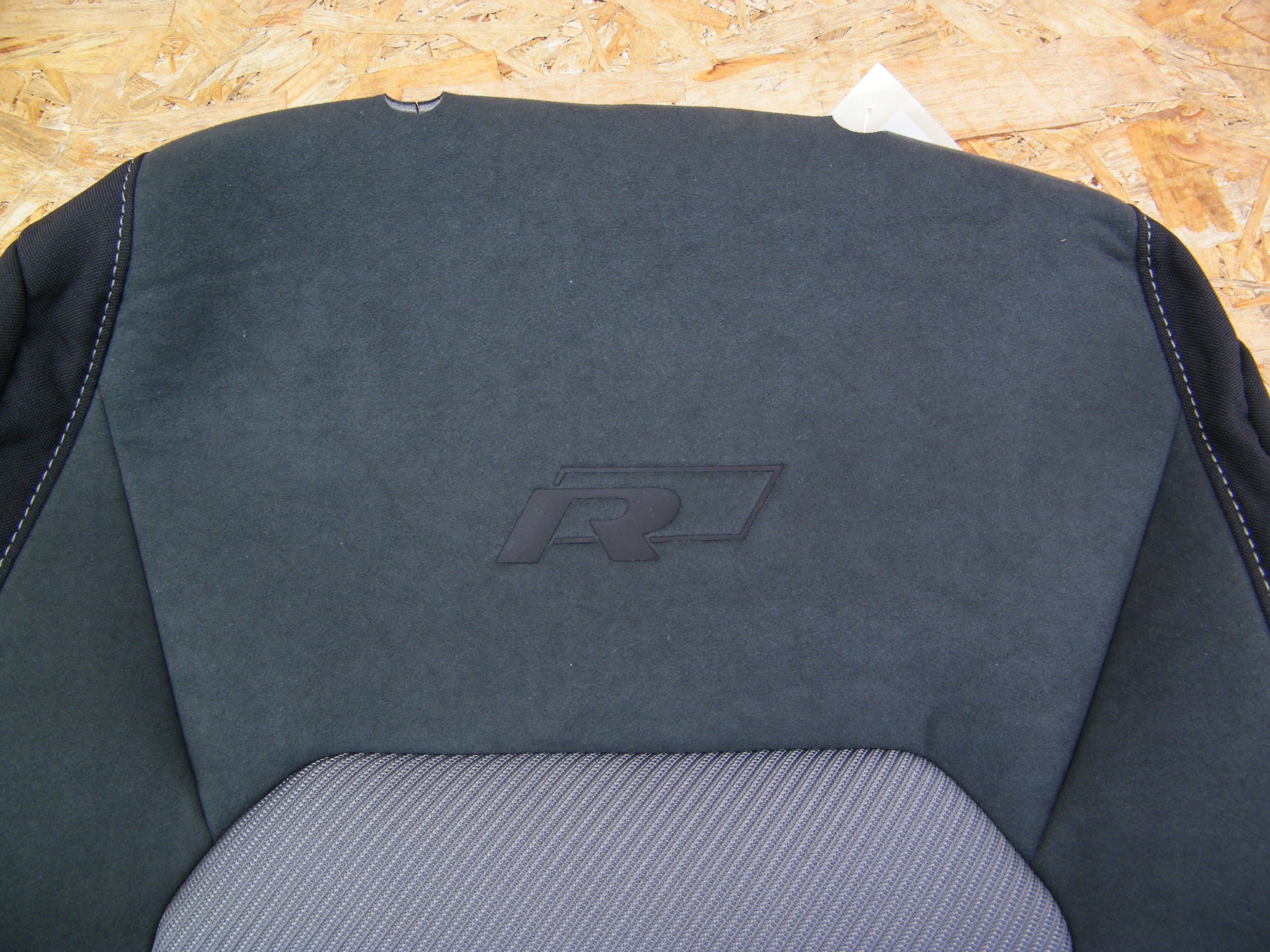 Second image of Tapicerka poszycie fotela VW Sportsvan R-line NOWA