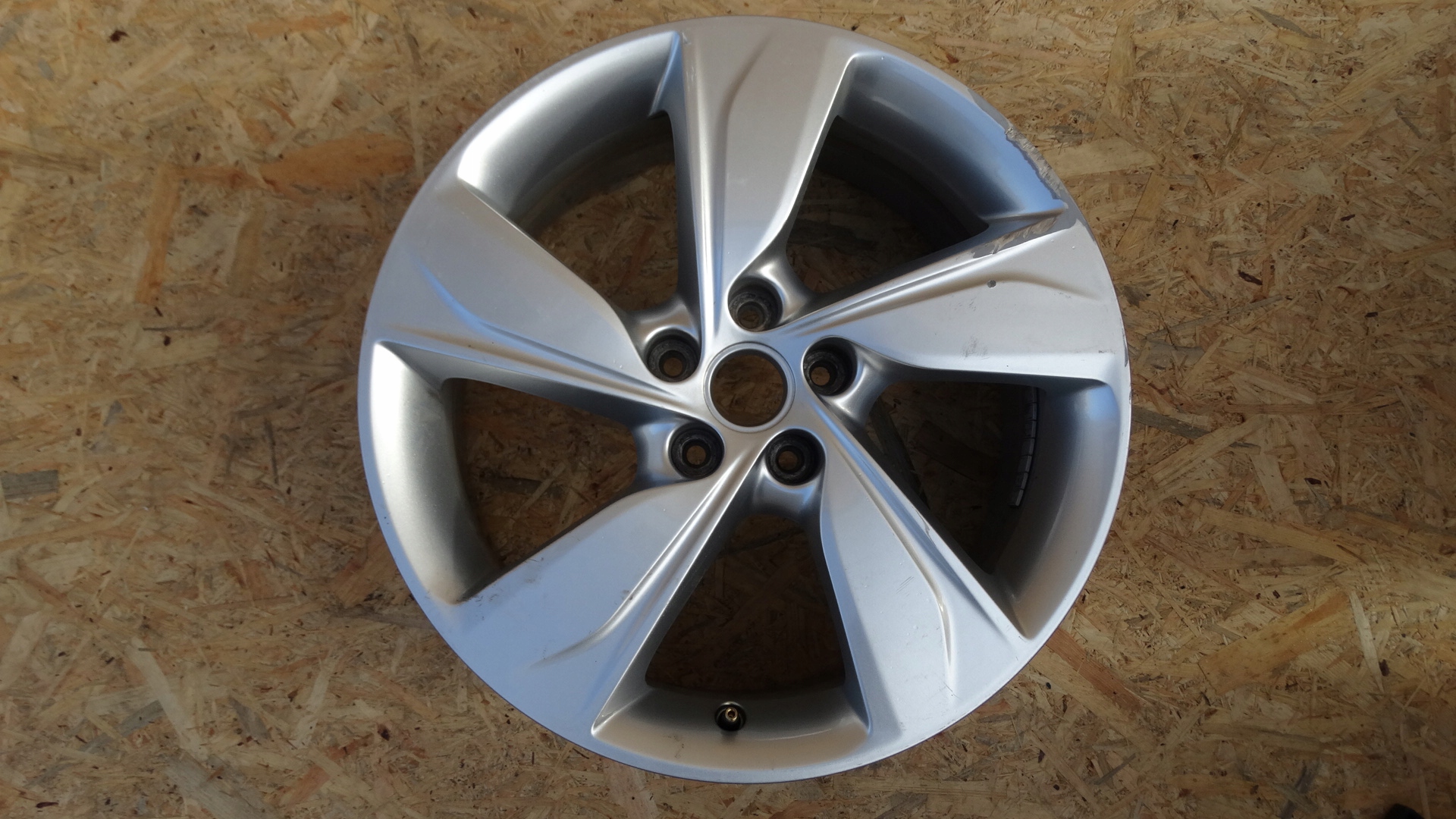 Opel Grandland X felga 18 cali oryginał YP00064380