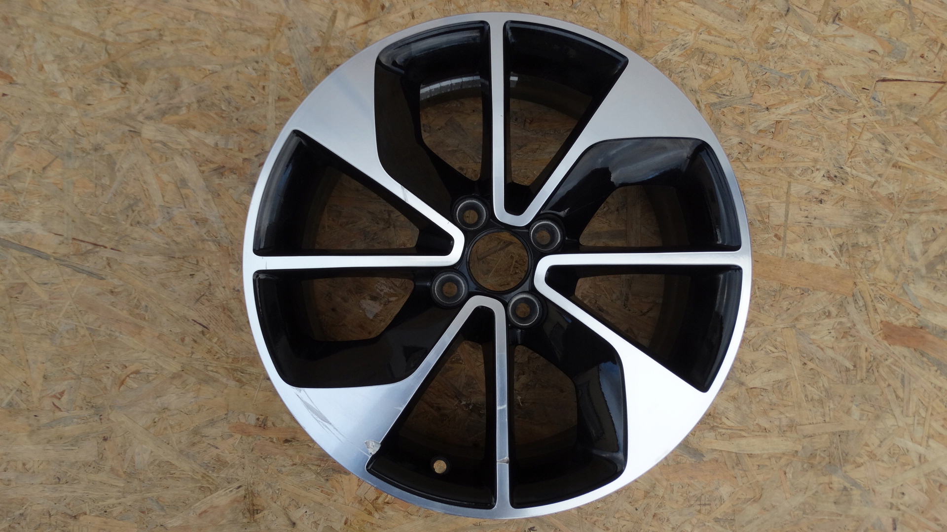 Renault Clio IV felga 16 cali 403009007R oryginał