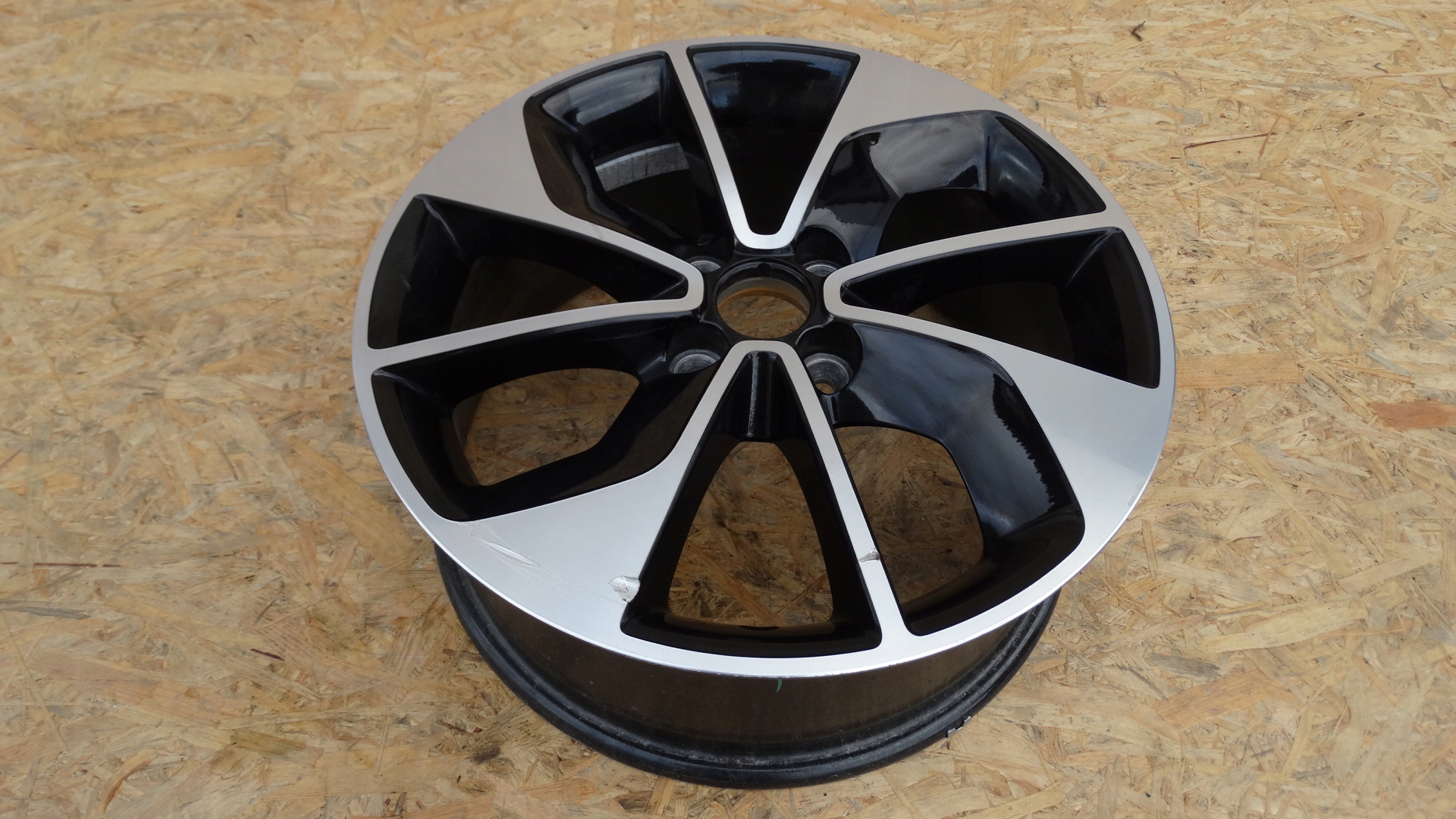 Second image of Renault Clio IV felga 16 cali 403009007R oryginał