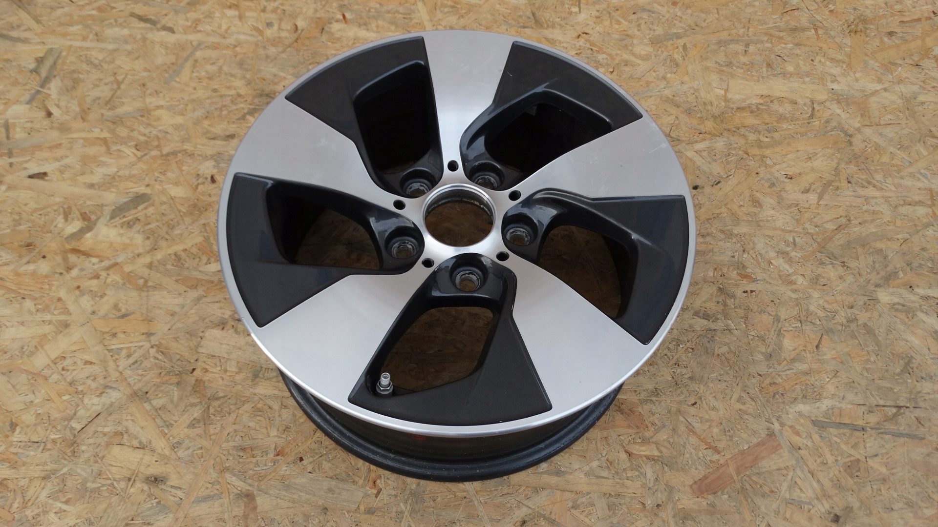 Second image of BMW 3 F30 F31 felga 16 cali 6870611 + czujnik