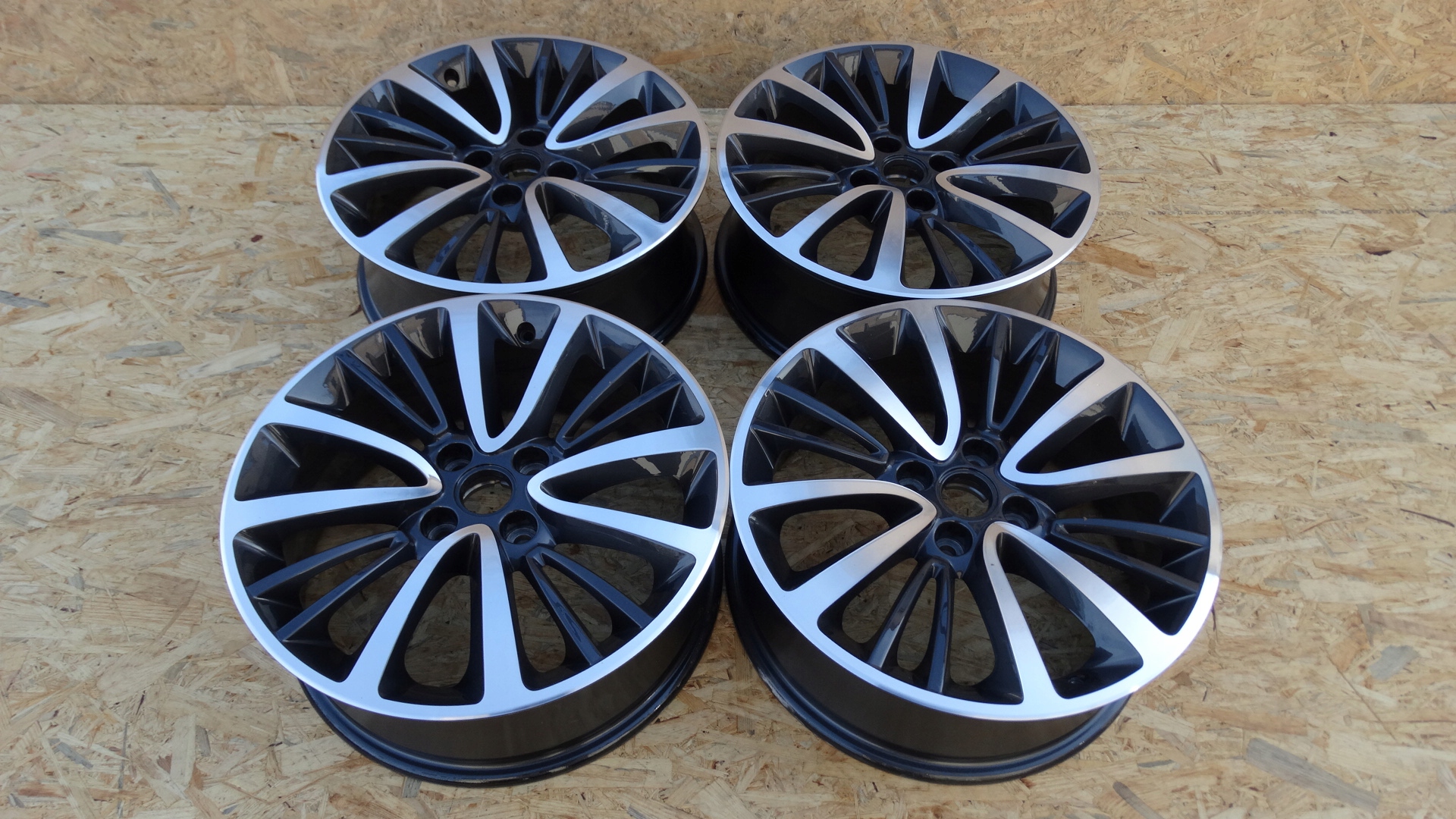 Second image of Opel Crossland X komplet 17 cali 13469368 GRAFIT