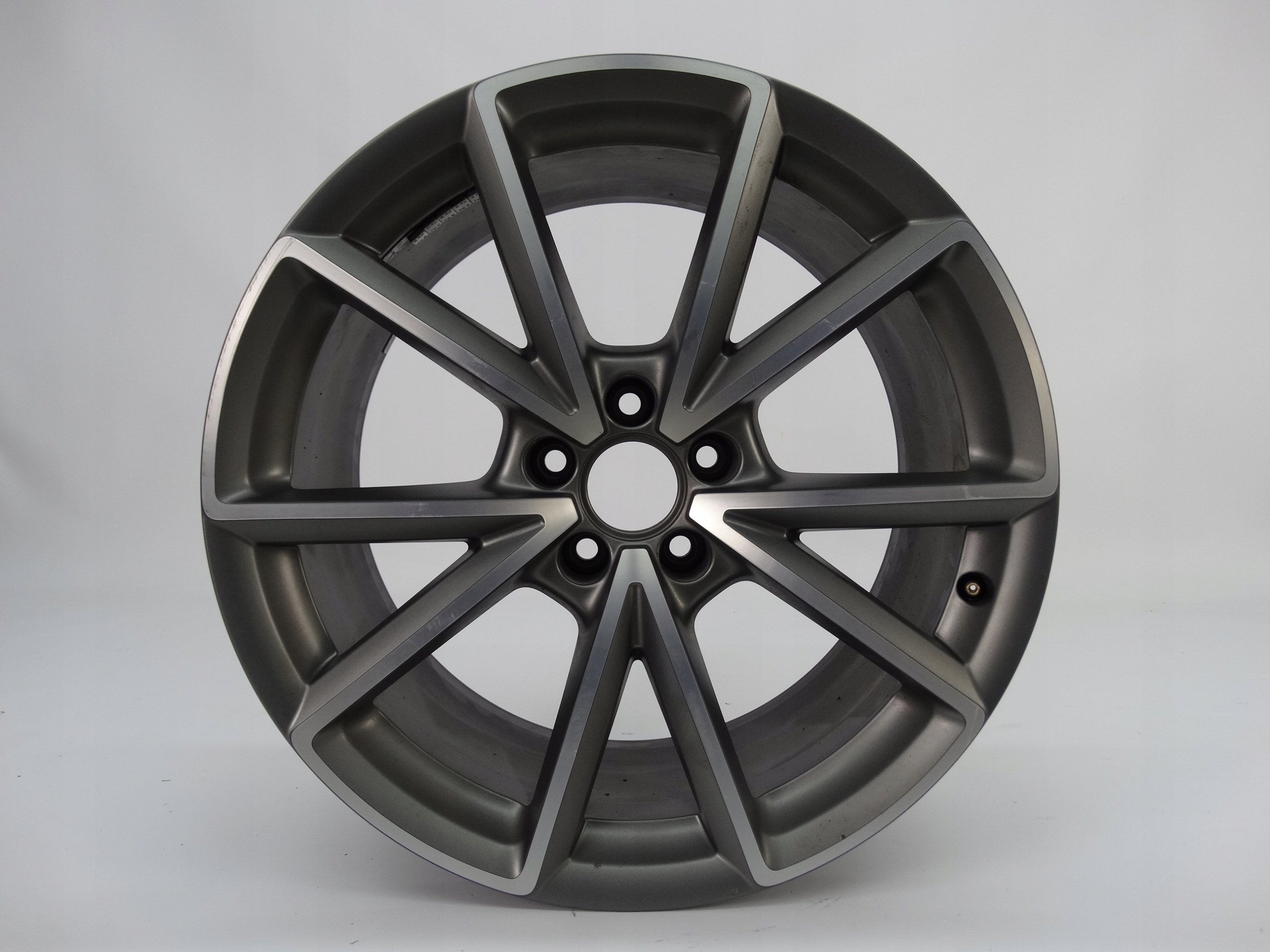 Second image of Audi A8 D4 4H0 felga 19 cali 4H0601025CE oryginał