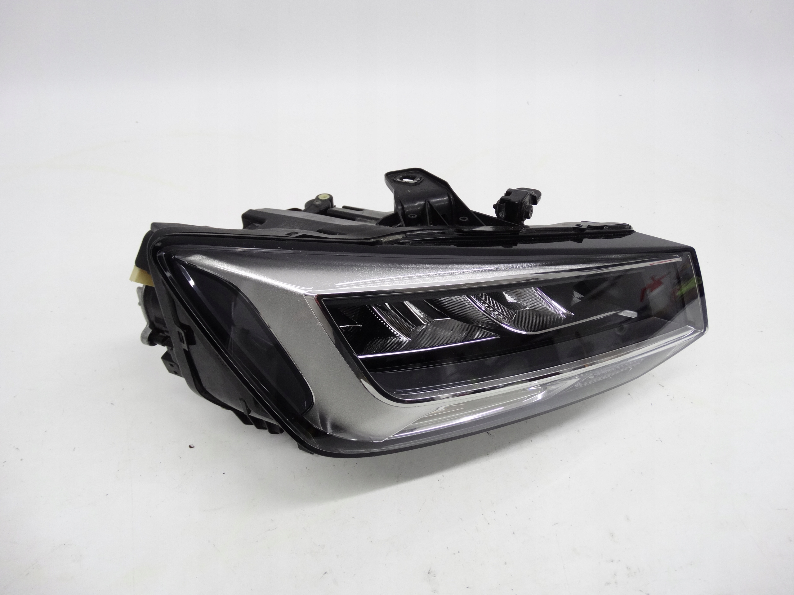 Second image of Audi Q2 Lift 81A 2020-2023 lampa prawa Full LED 81A941012 oryginalna