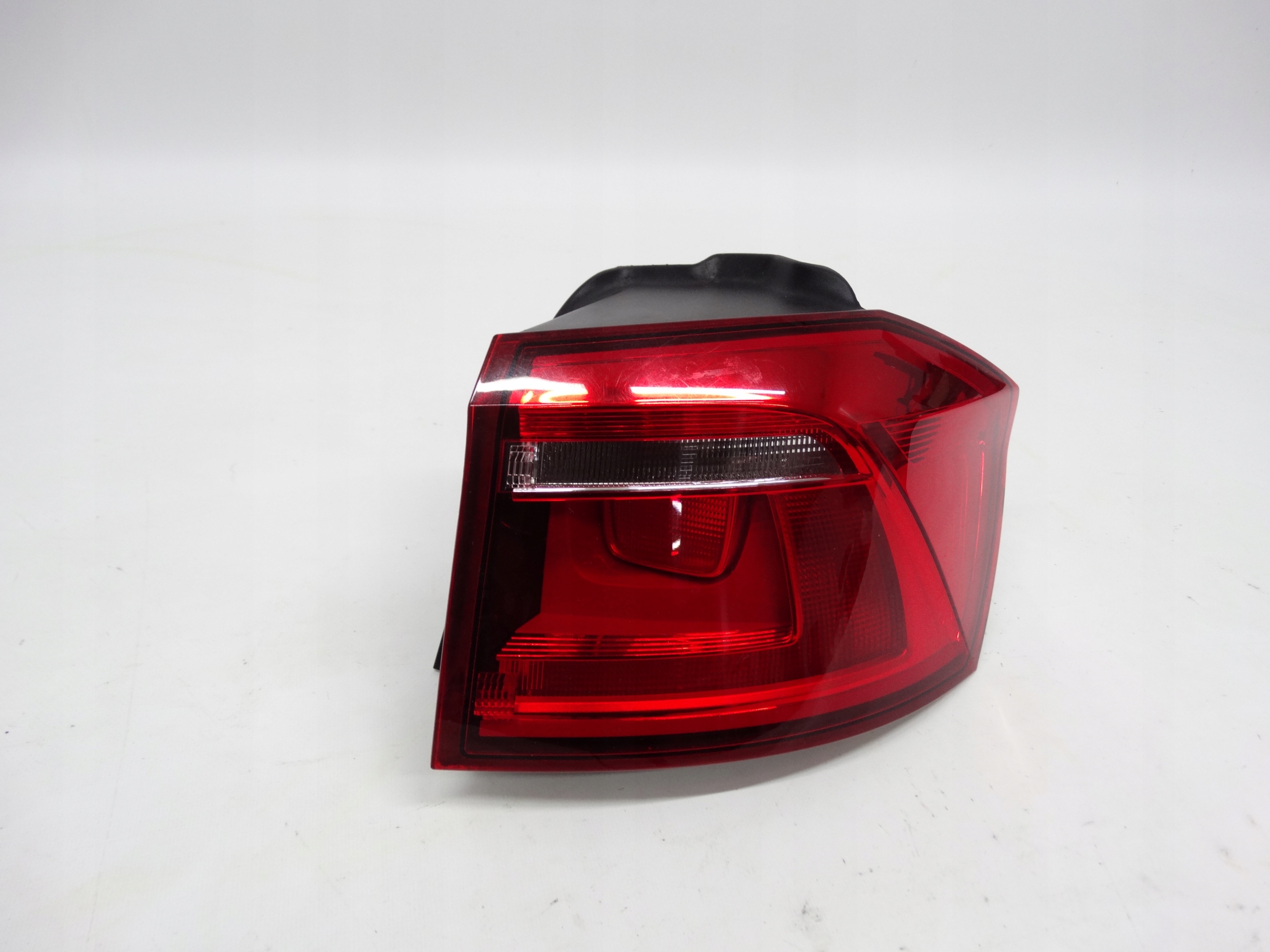 Second image of VW Golf Sportsvan 2014-2018 lampa tylna prawa zwykła 510945096R oryginalna