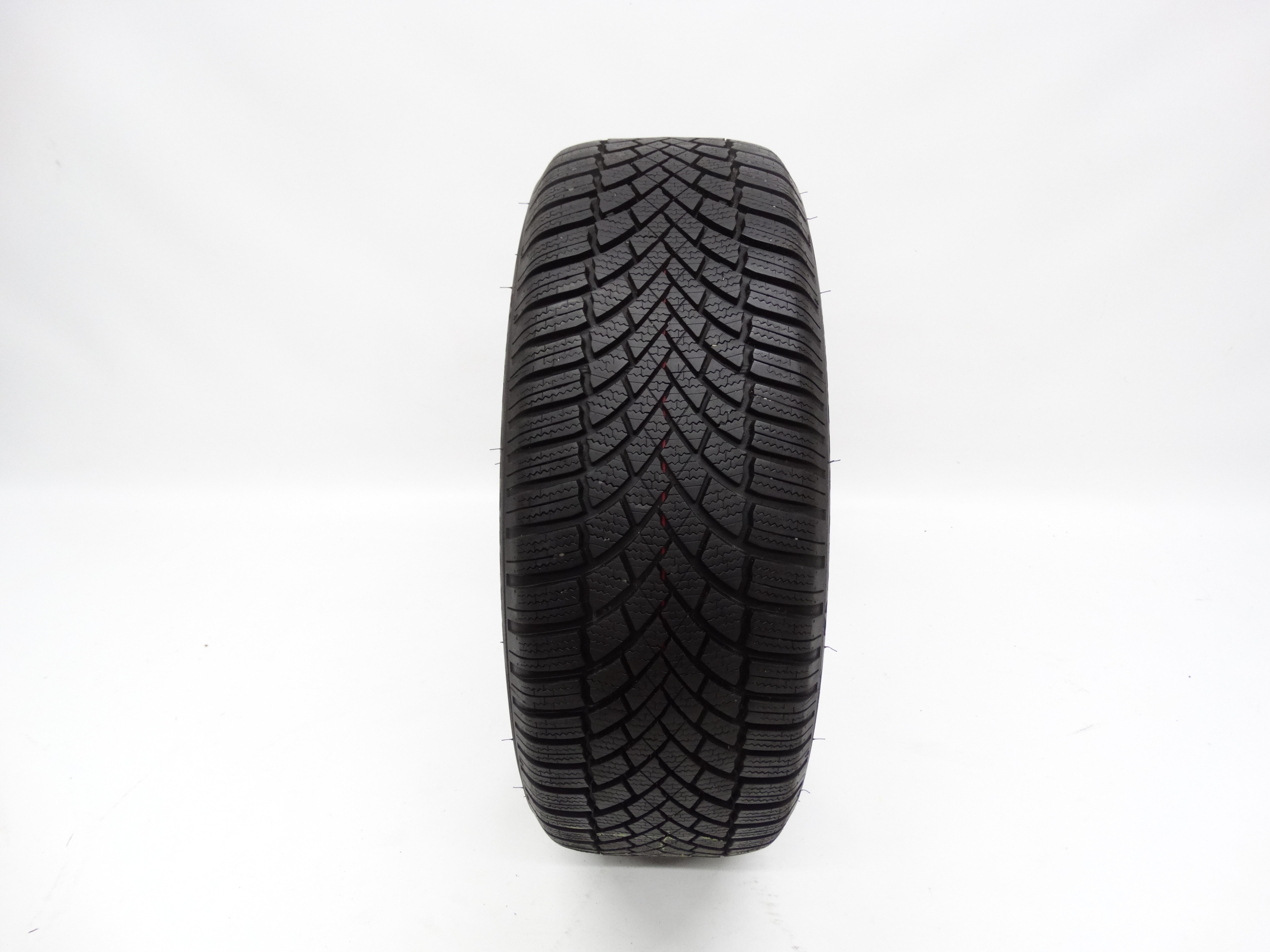 Second image of Bridgestone Blizzak LM005 215/55/17 98V XL 7,8mm 2021