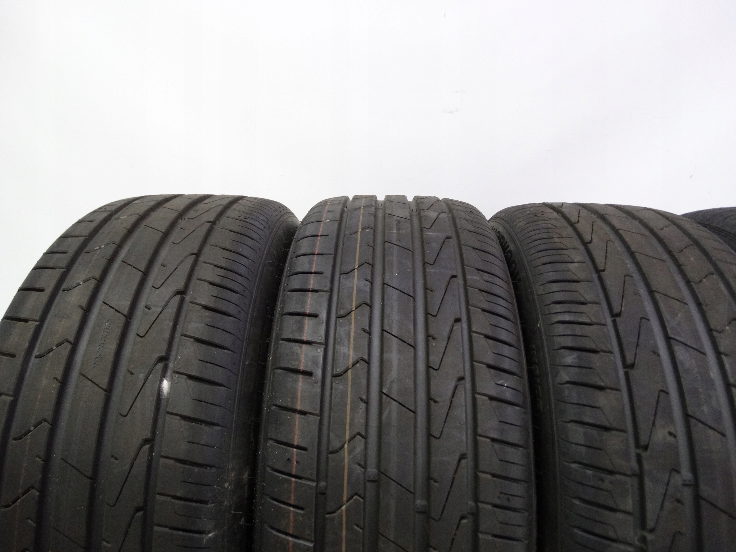 Second image of komplet opon letnich Hankook Ventus Prime 3 215/45 R17 91V XL 6,8mm 2024