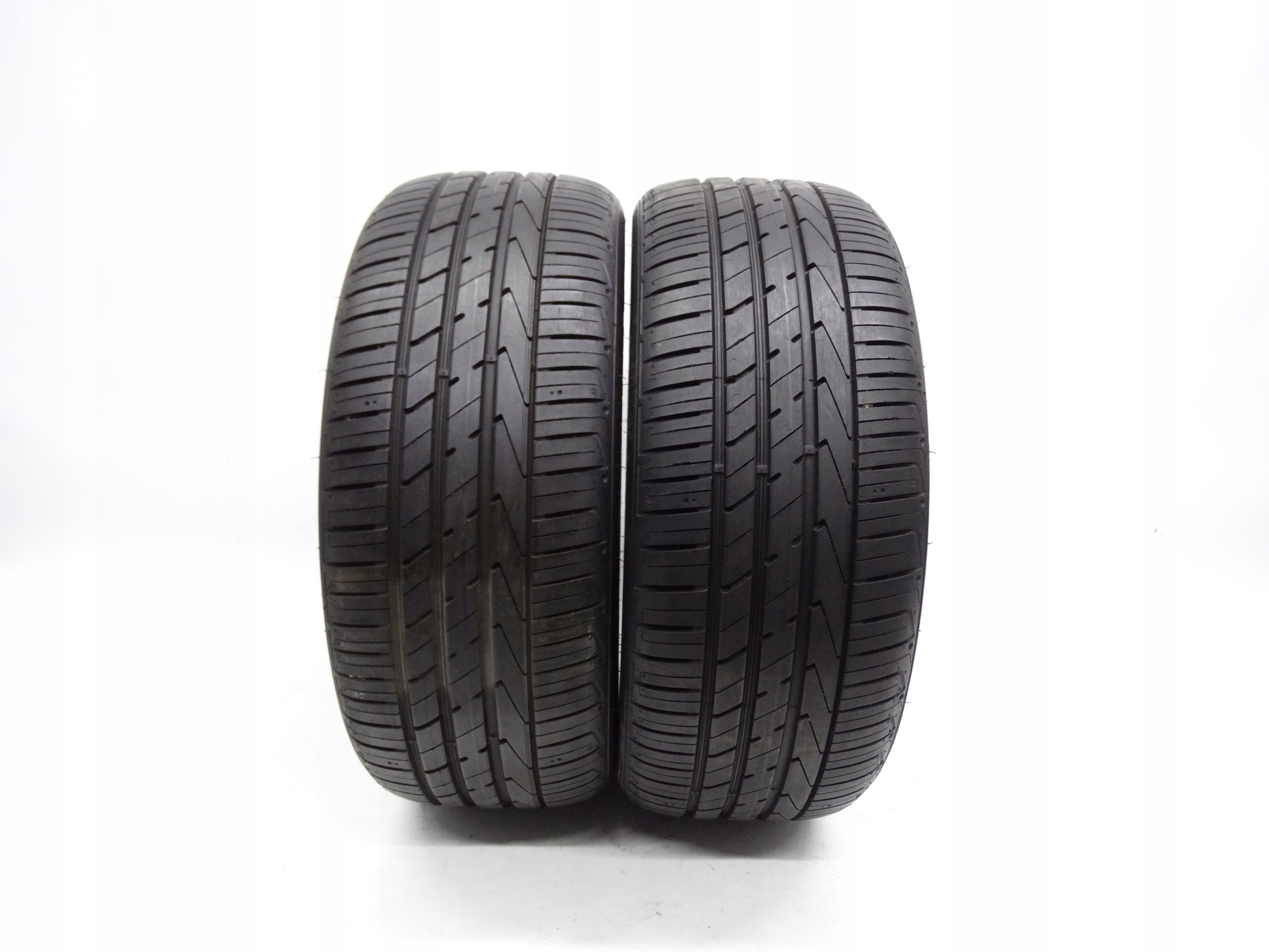 Second image of Hankook Ventus S1 Evo2 SUV 235/50 R19 7,5mm 2022