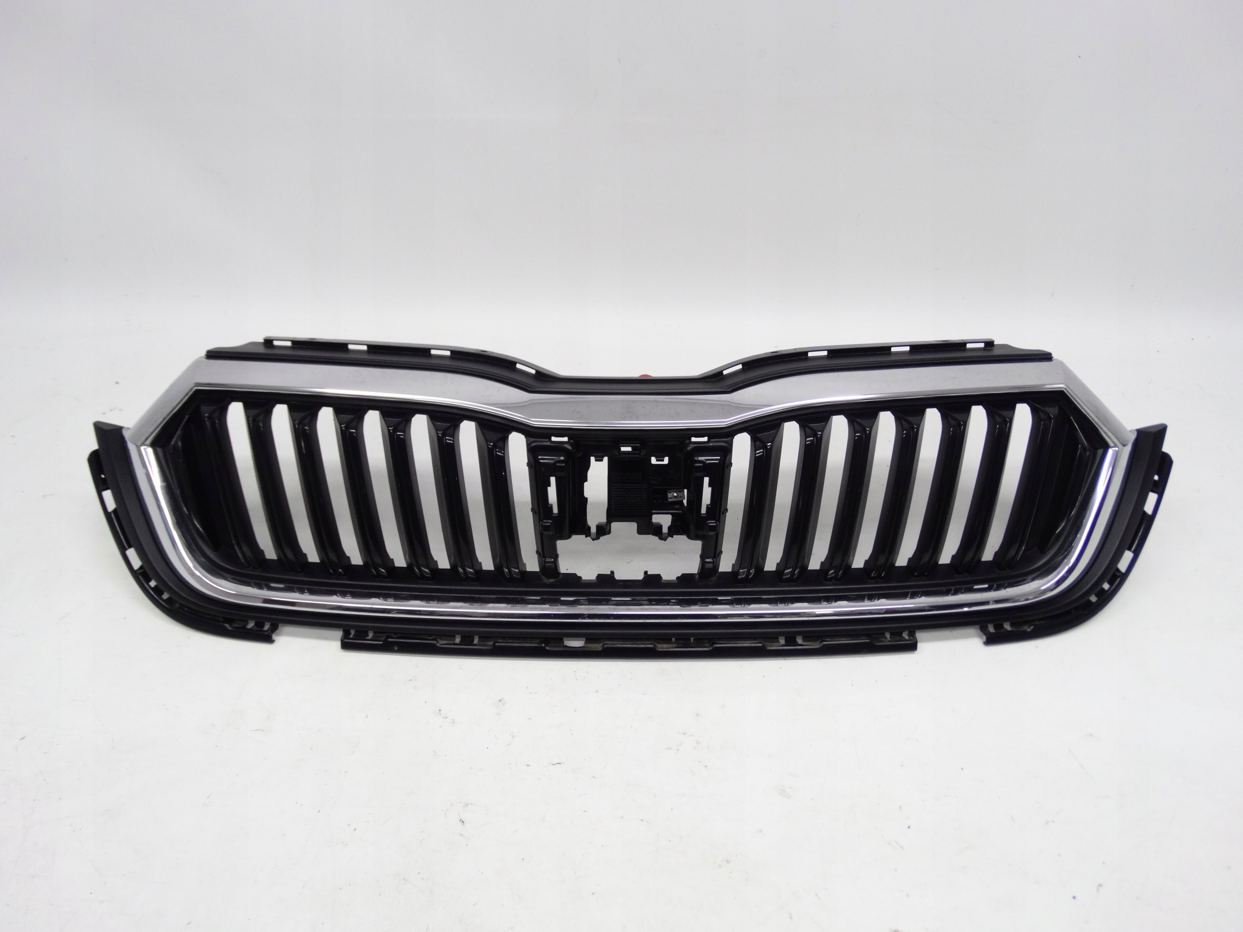 Second image of Skoda Octavia IV 2019-2024 grill atrapa chłodnicy 5E3853653 oryginalna