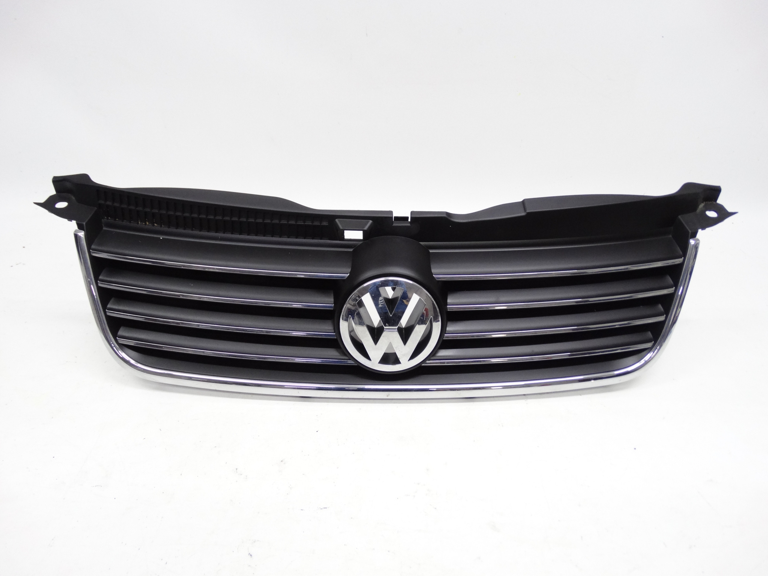 Second image of VW Passat B5 Lift 2000-2005 grill atrapa 3B0853651L oryginalna