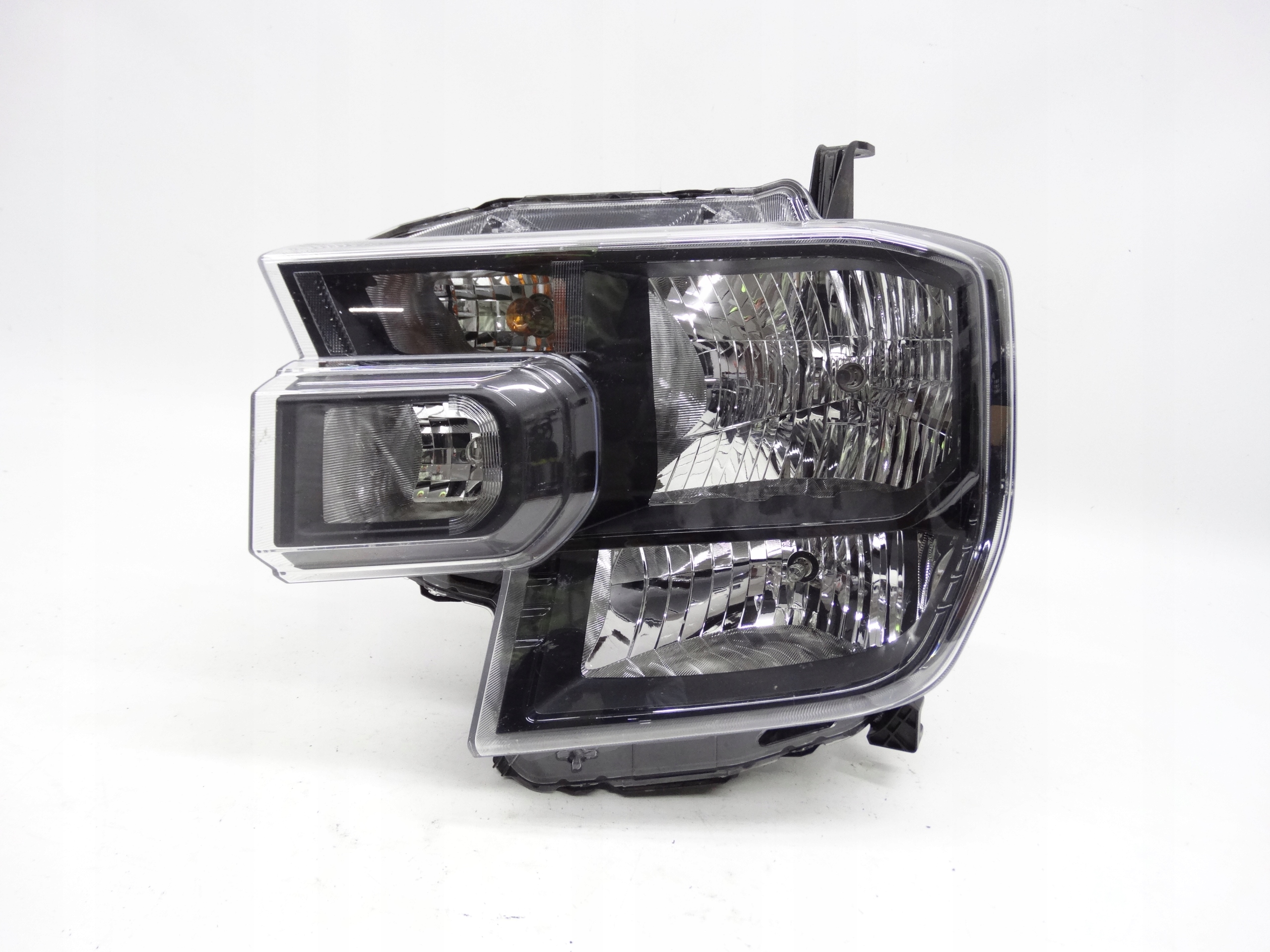 Second image of Ford Ranger VI XL XLT Tremor 22+ lampa lewa zwykła N1WB-13W030-NB oryginał