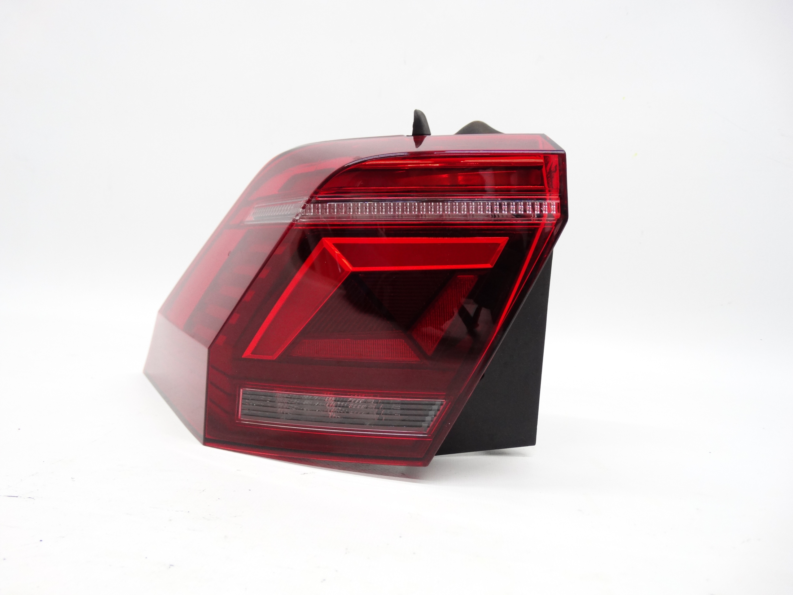 Second image of VW Tiguan II Lift 2020-2024 lampa tylna lewa LED IQ Light 5NA945207J