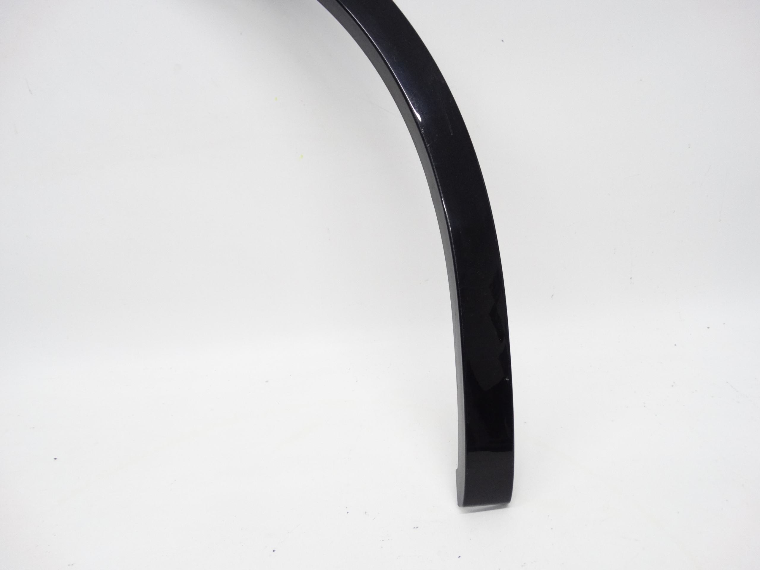 Second image of Maserati Grecale M182 23- listwa błotnika prawa tylna 670207820 oryginalna