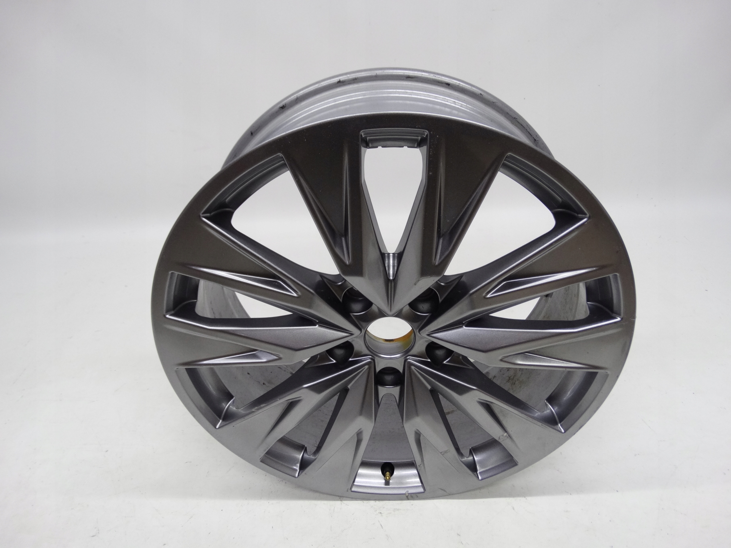Second image of Audi A6 E-Tron felga 20 cali przednia 85E601025B oryginalna