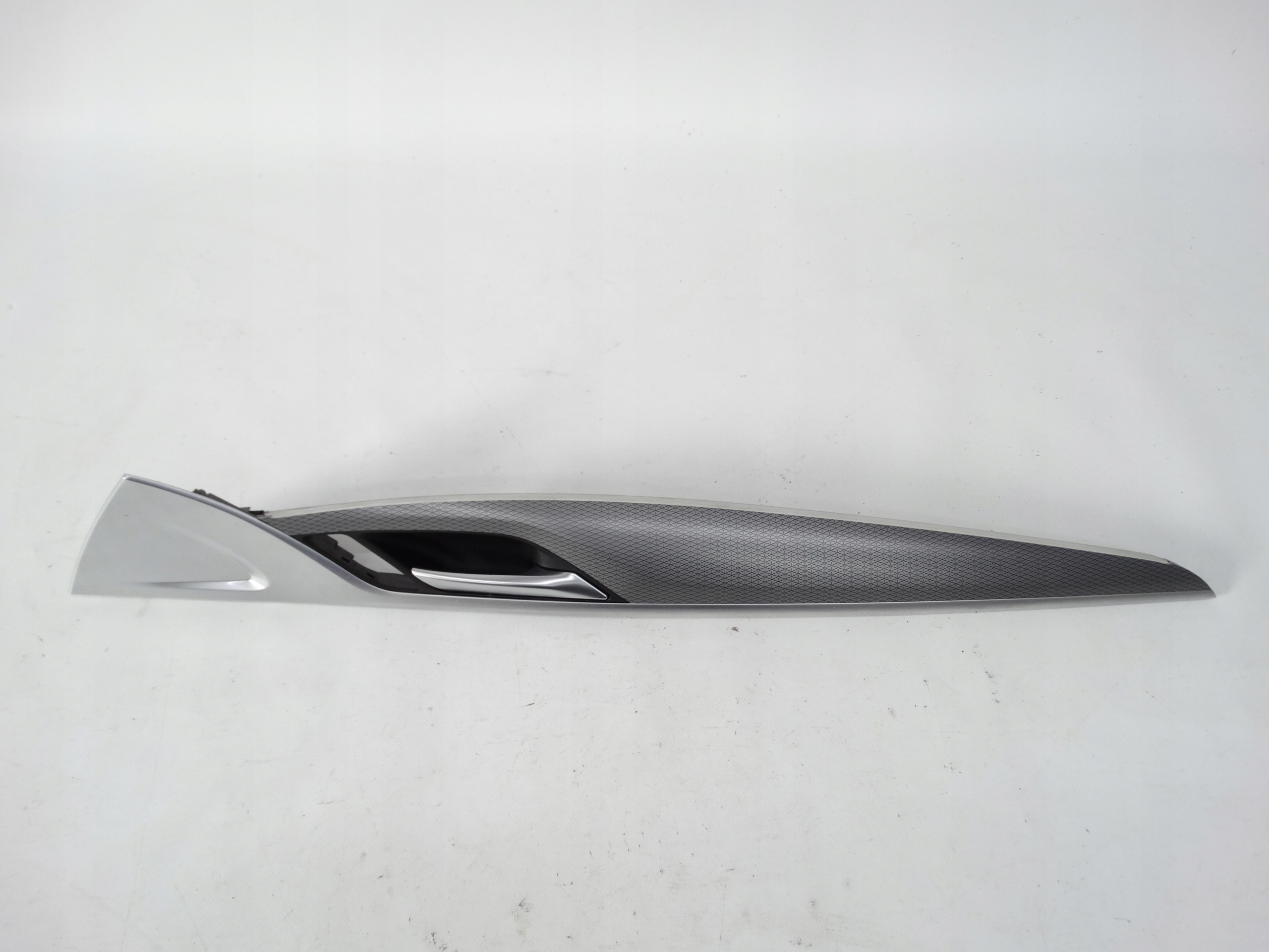 Second image of BMW 5 G30 G31 18-23 dekor drzwi prawych przednich 9120240831 Alu Rhombicle