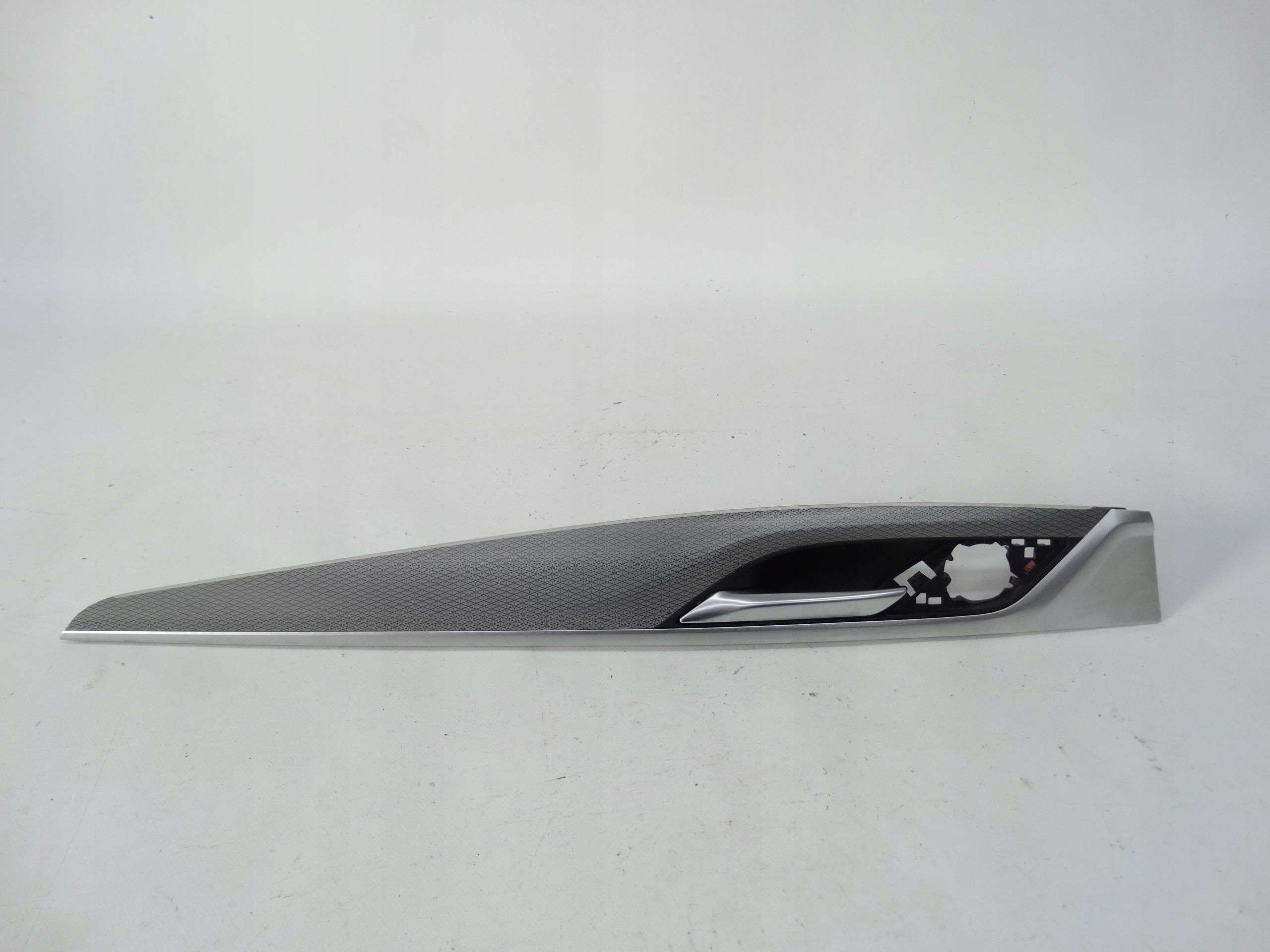 Second image of BMW 5 G30 G31 18-23 dekor drzwi lewych tylnych 7418153 Alu Rhombicle