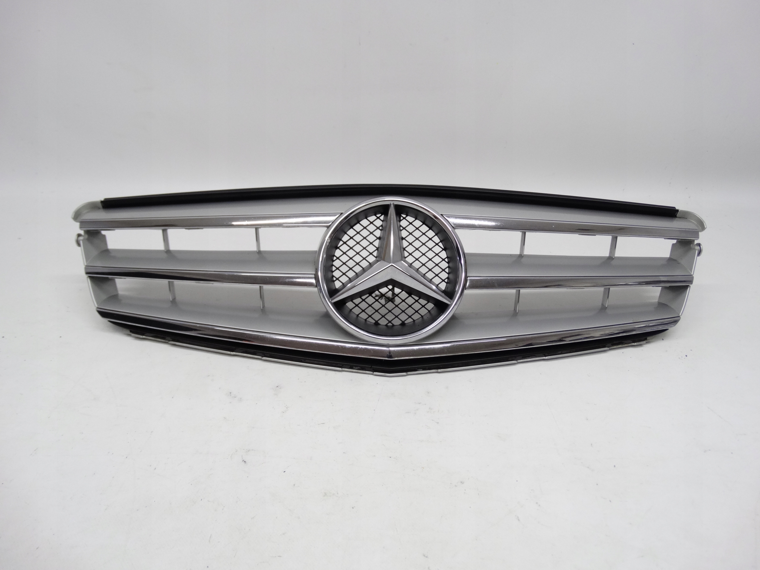 Second image of Mercedes C-Klasa W204 2007-2014 grill atrapa chłodnicy A2048800023 oryginał