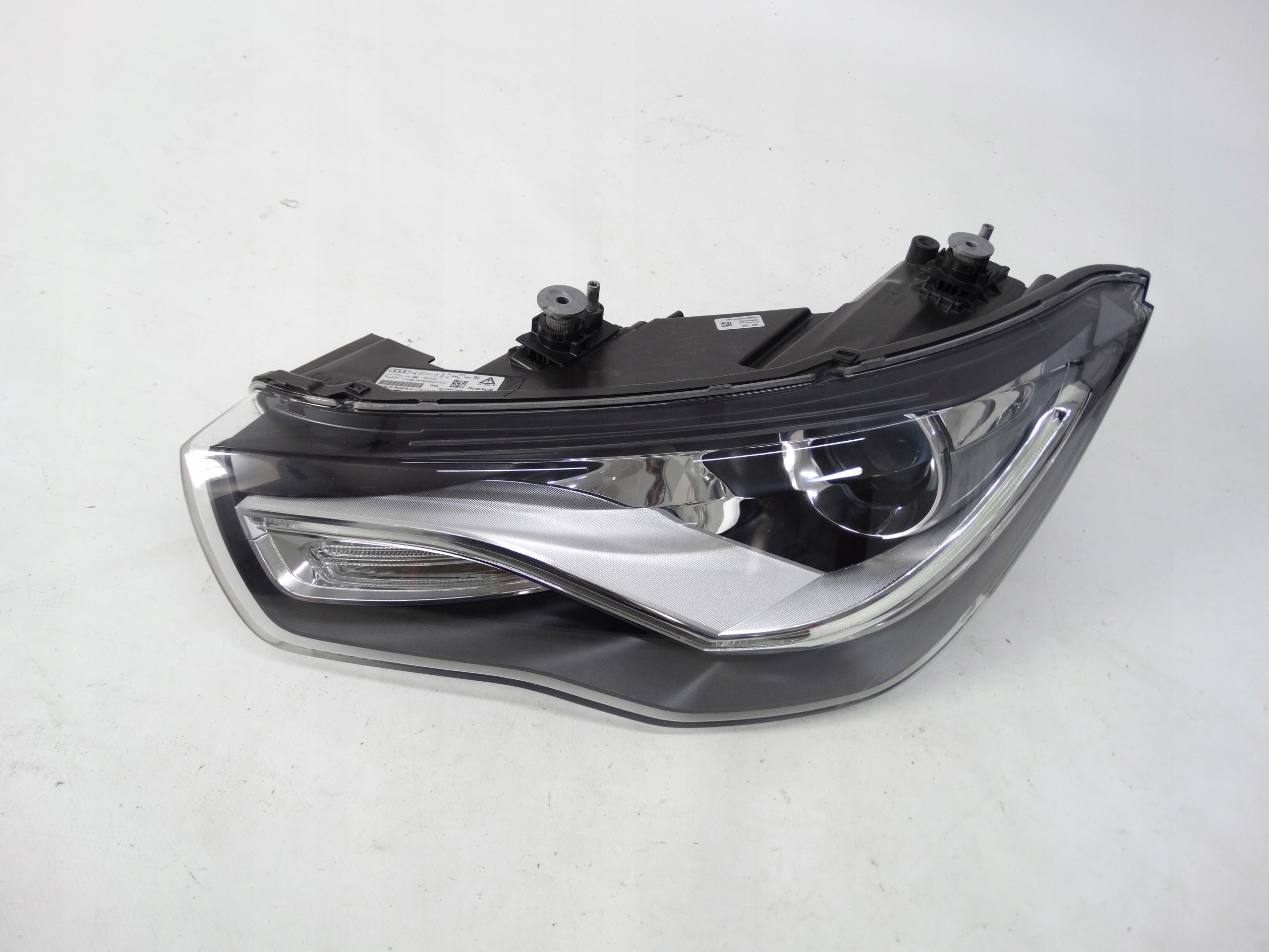 Second image of Audi A1 8X 10-14 lampa lewa Bi-Xenon nieskrętny + LED 8X0941005 oryginalna