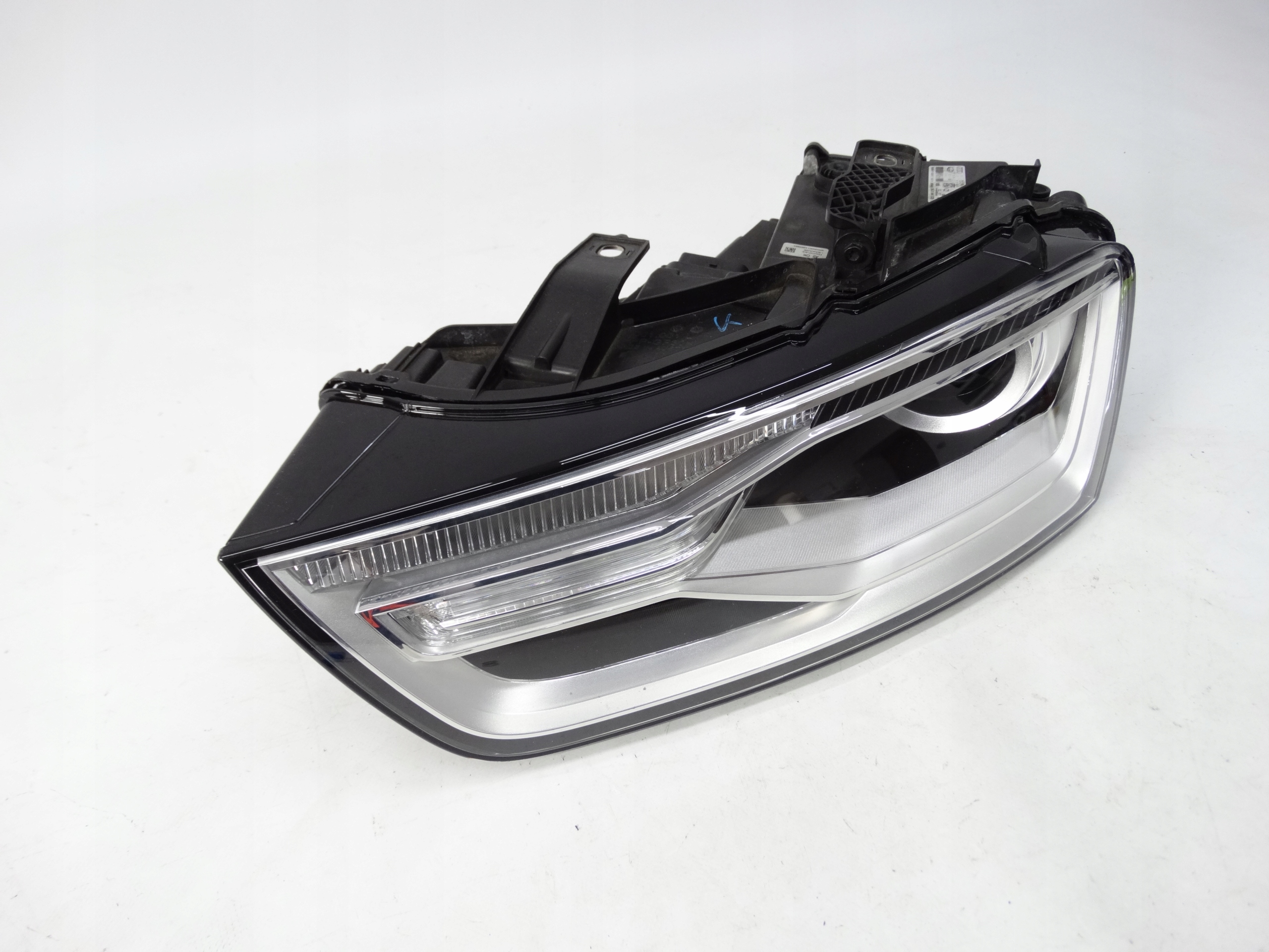 Second image of Audi Q3 8U Lift 14-18 lampa lewa Xenon nieskrętny + LED 8U0941005C oryginał
