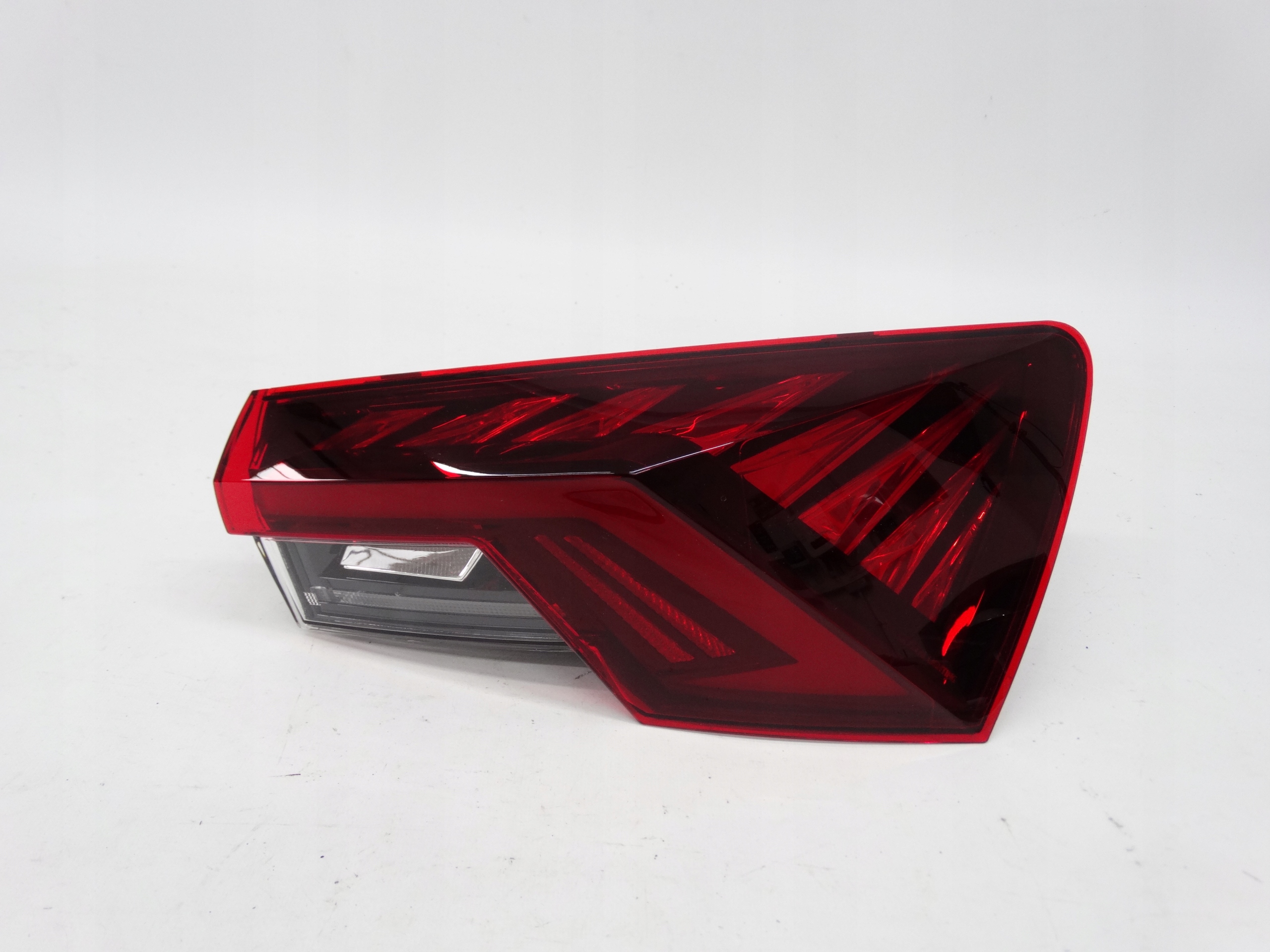 Second image of Skoda Octavia IV 5E3 2020-2023 lampa tylna prawa LED 5E3945208A oryginalna