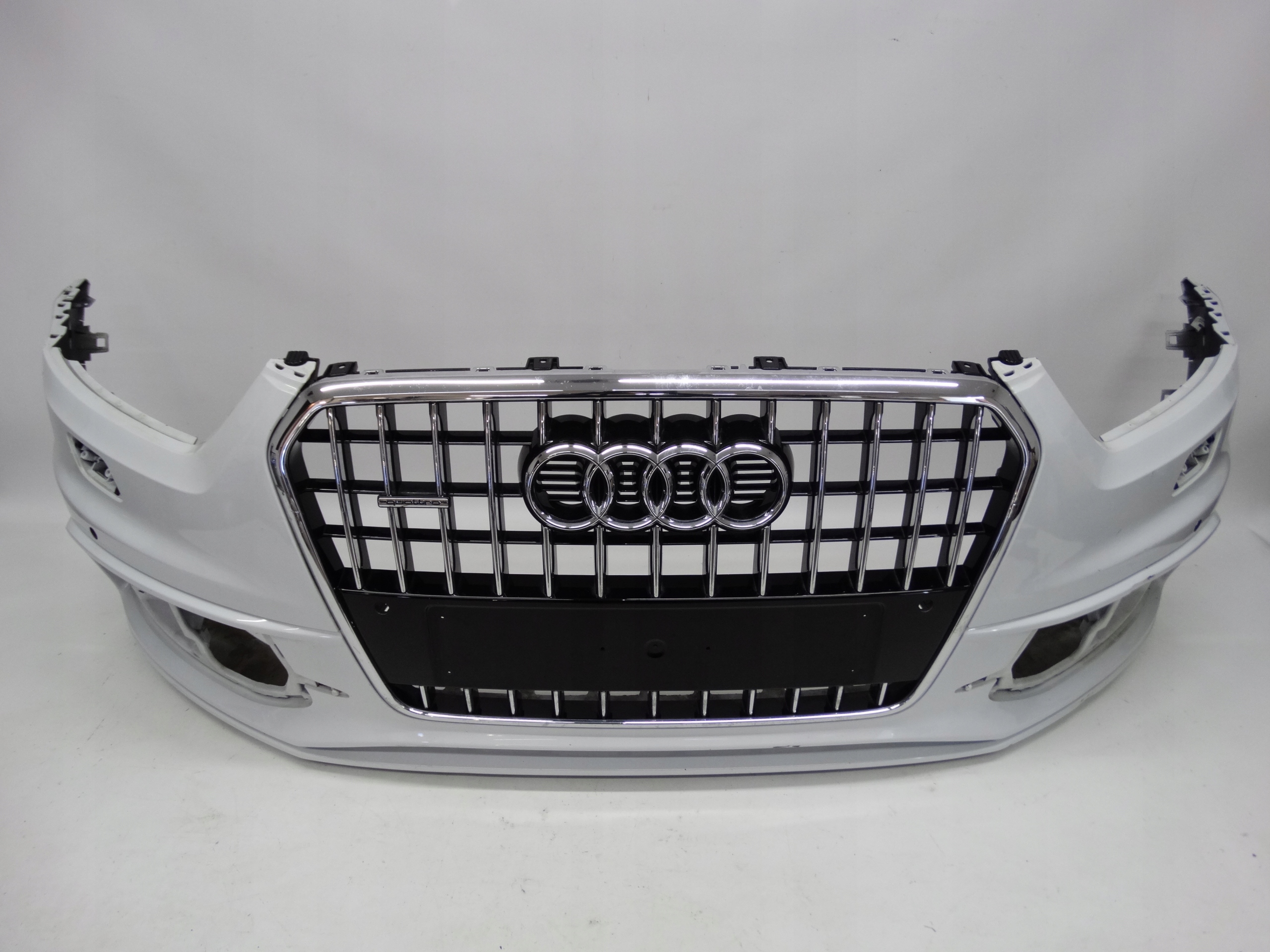 Second image of Audi Q3 S-Line 8U0 2011-2014 zderzak przedni oryginalny 8U0807437D