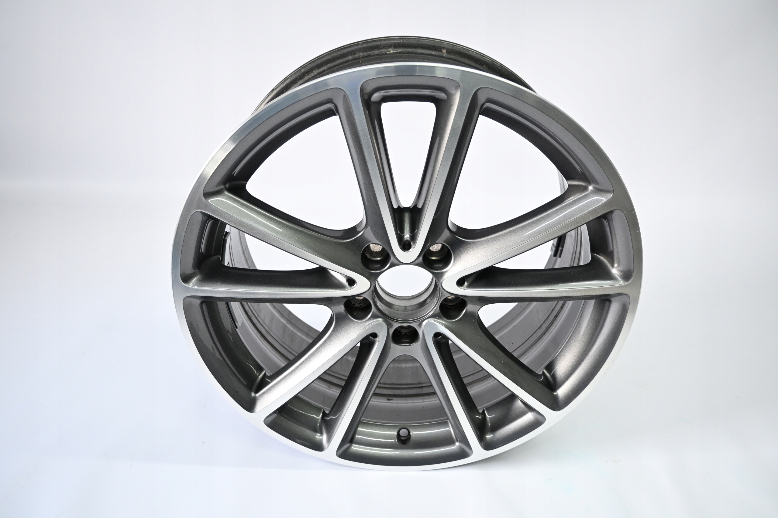 Second image of Mercedes CLS W257 felga 18 cali A2574010800 oryginalna