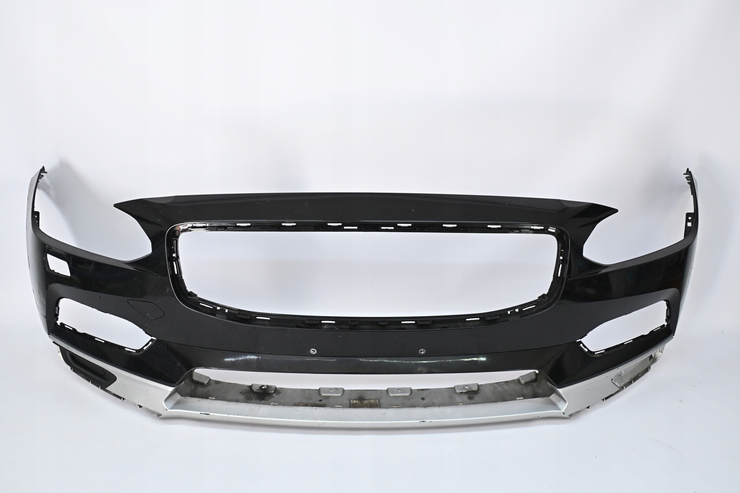Second image of Volvo V90 Cross Country Lift 2020-2025 zderzak przedni 31383226 oryginalny