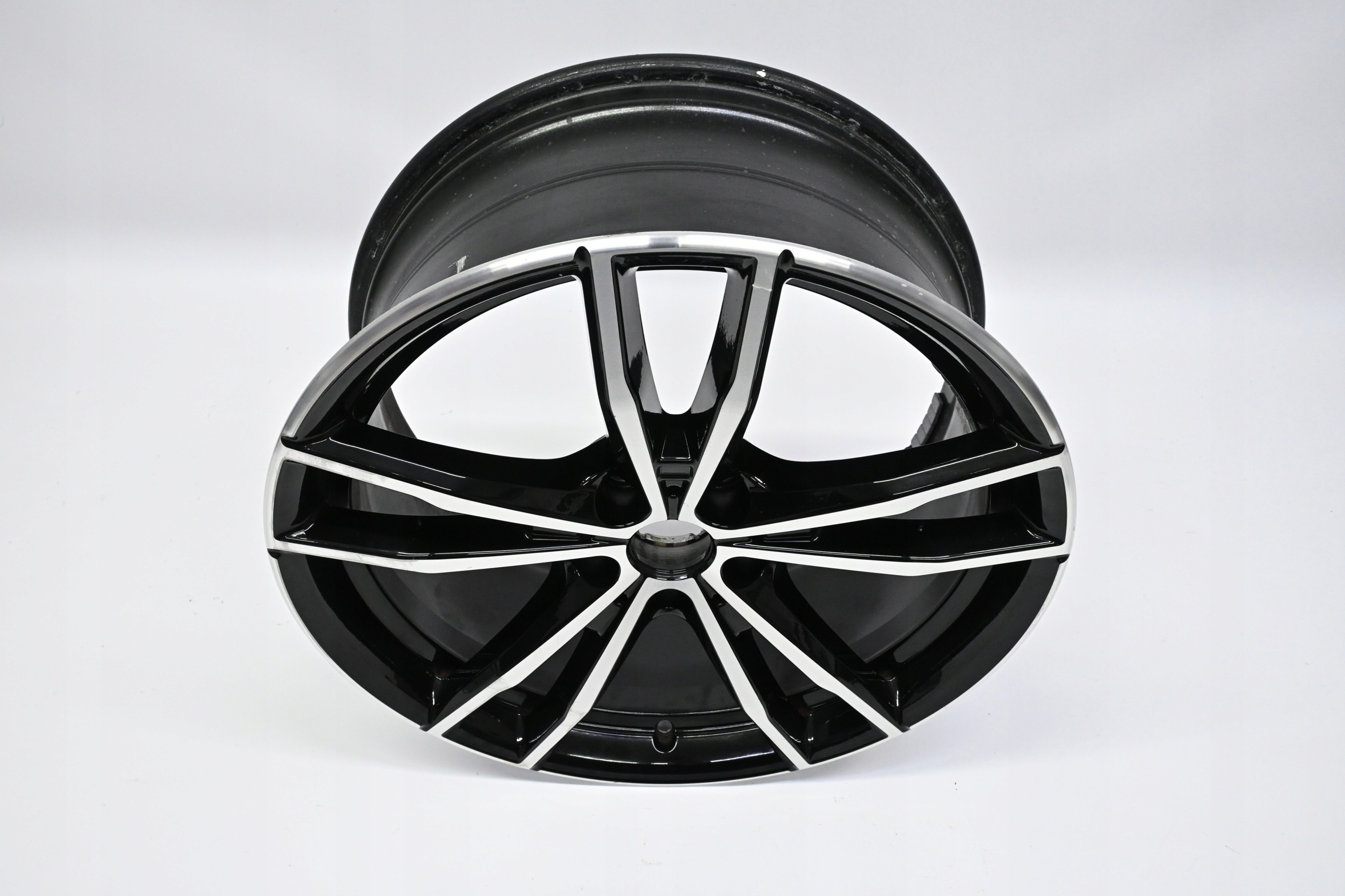 Second image of BMW 3 G20 G21 felga tylna 19 cali 8090095 8089893 oryginalna