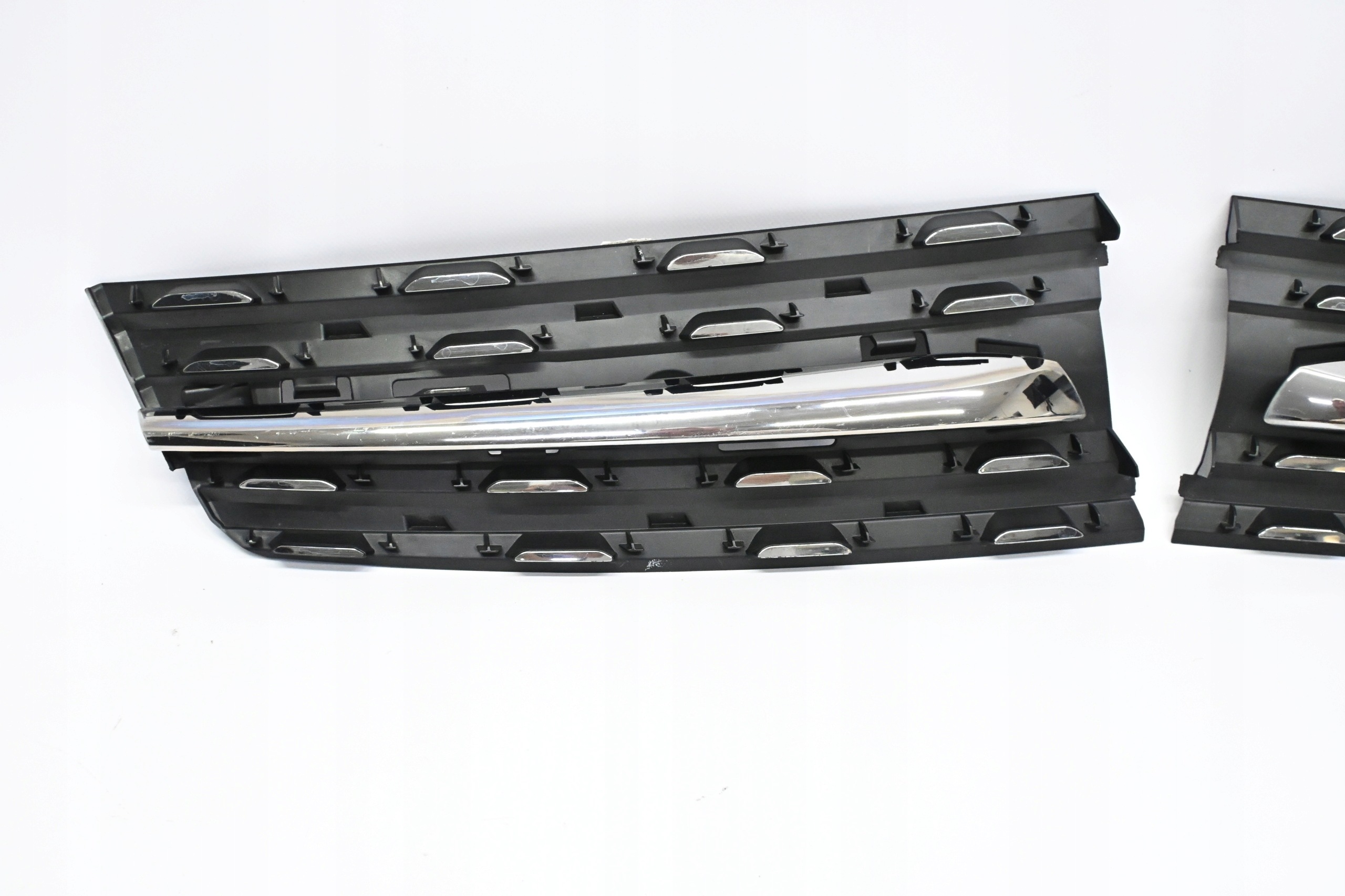 Second image of Opel Vivaro C Zafira Life 19-23 grill atrapa chłodnicy 39201538 39201536