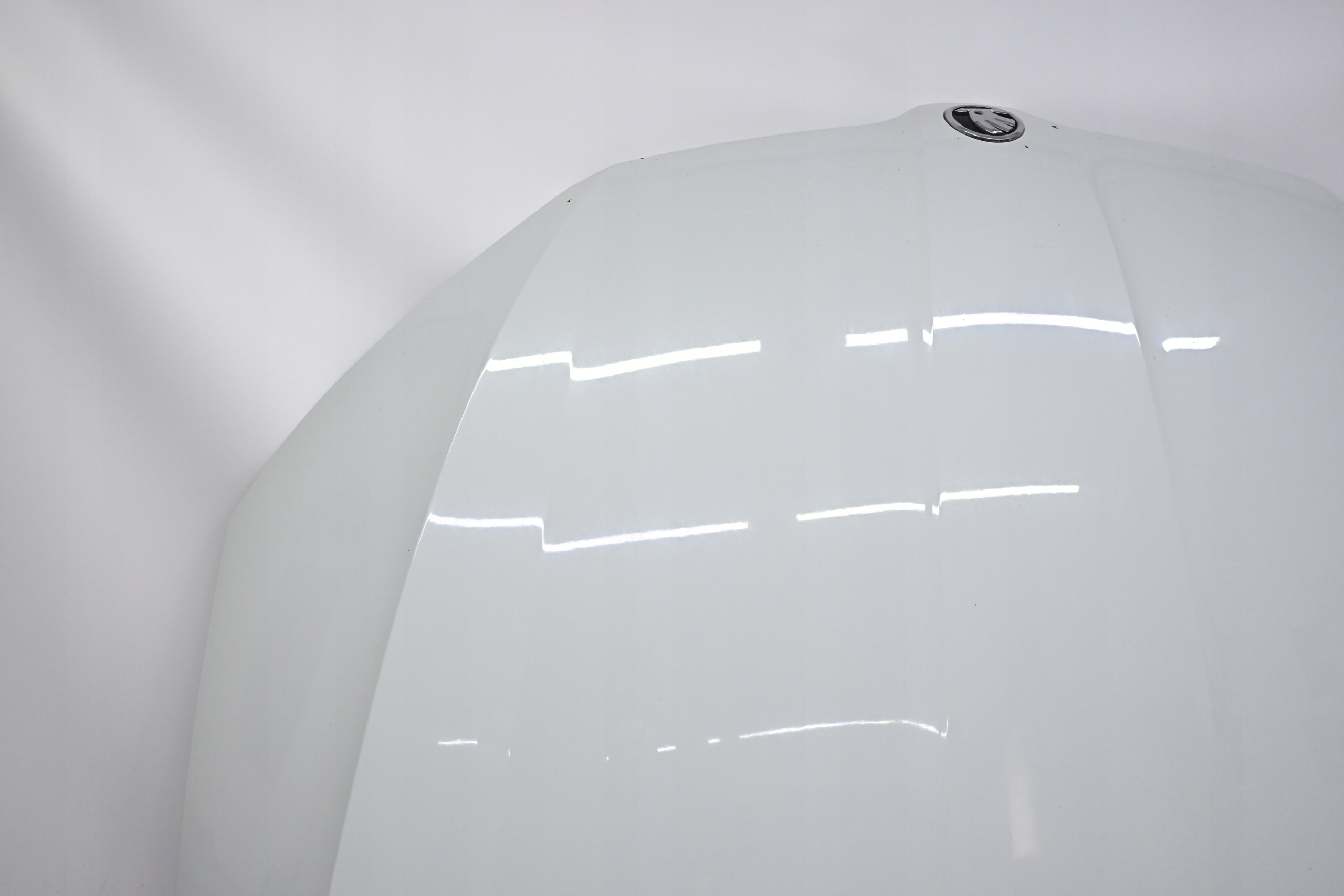 Second image of Skoda SuperB III 3V0 2015-2024 maska pokrywa silnika oryginalna