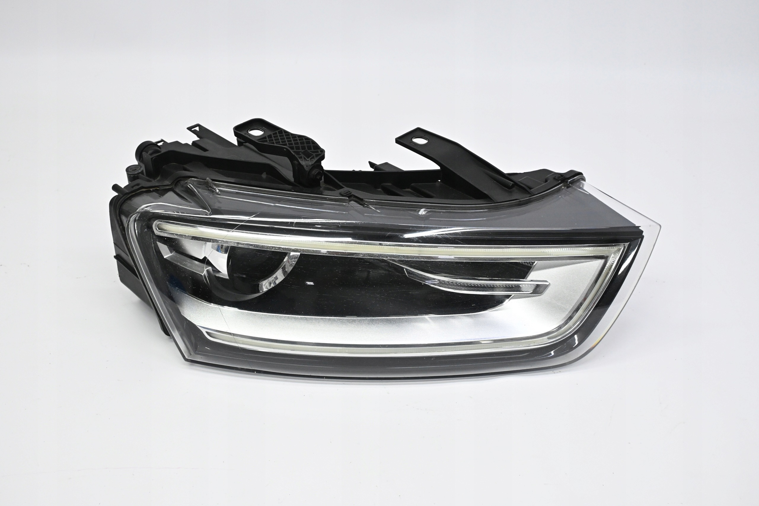 Second image of Audi Q3 8U 2011-2014 lampa prawa Bi-Xenon nieskrętny + LED 8U0941006