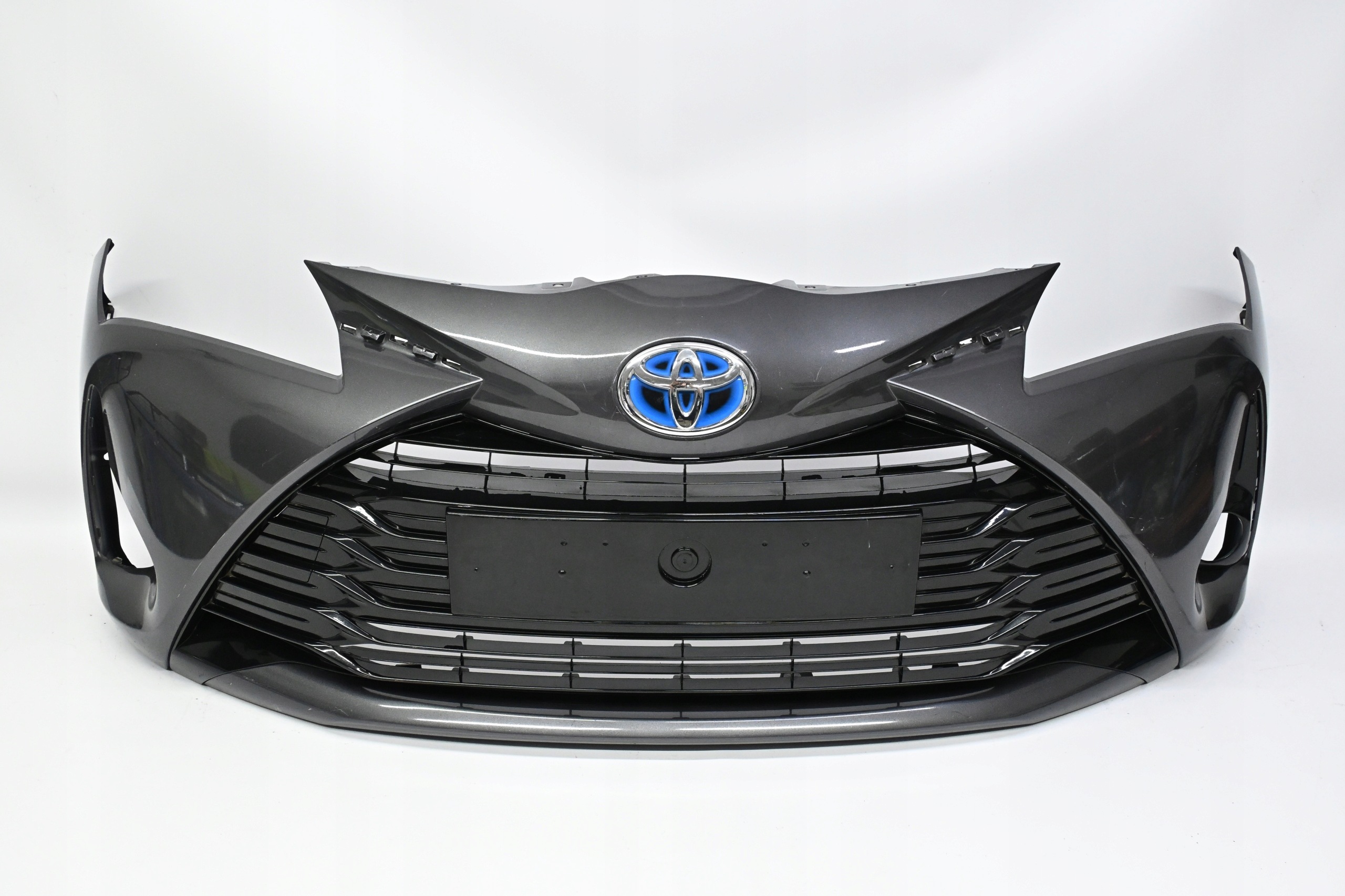 Second image of Toyota Yaris III Lift 2017-2020 zderzak przedni 52119-0DA40 oryginalny